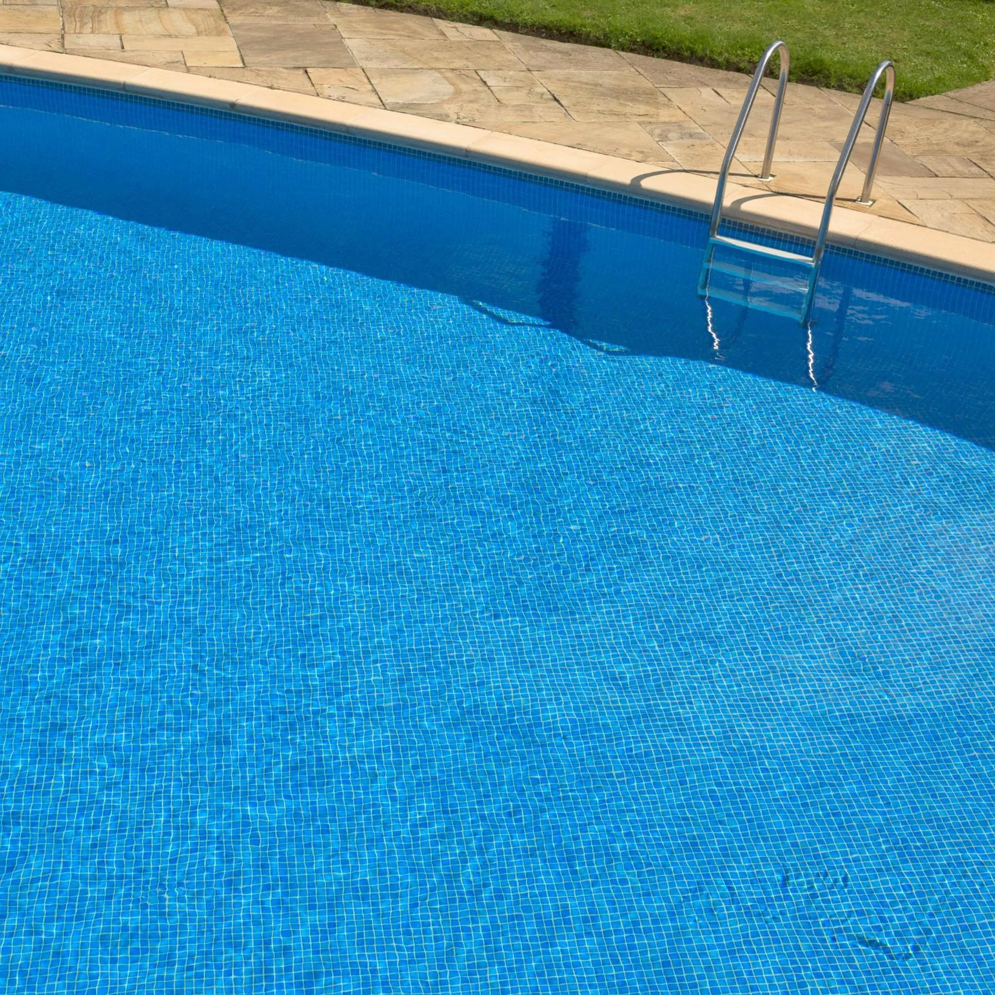 Swimming pool in Somerville Hotel