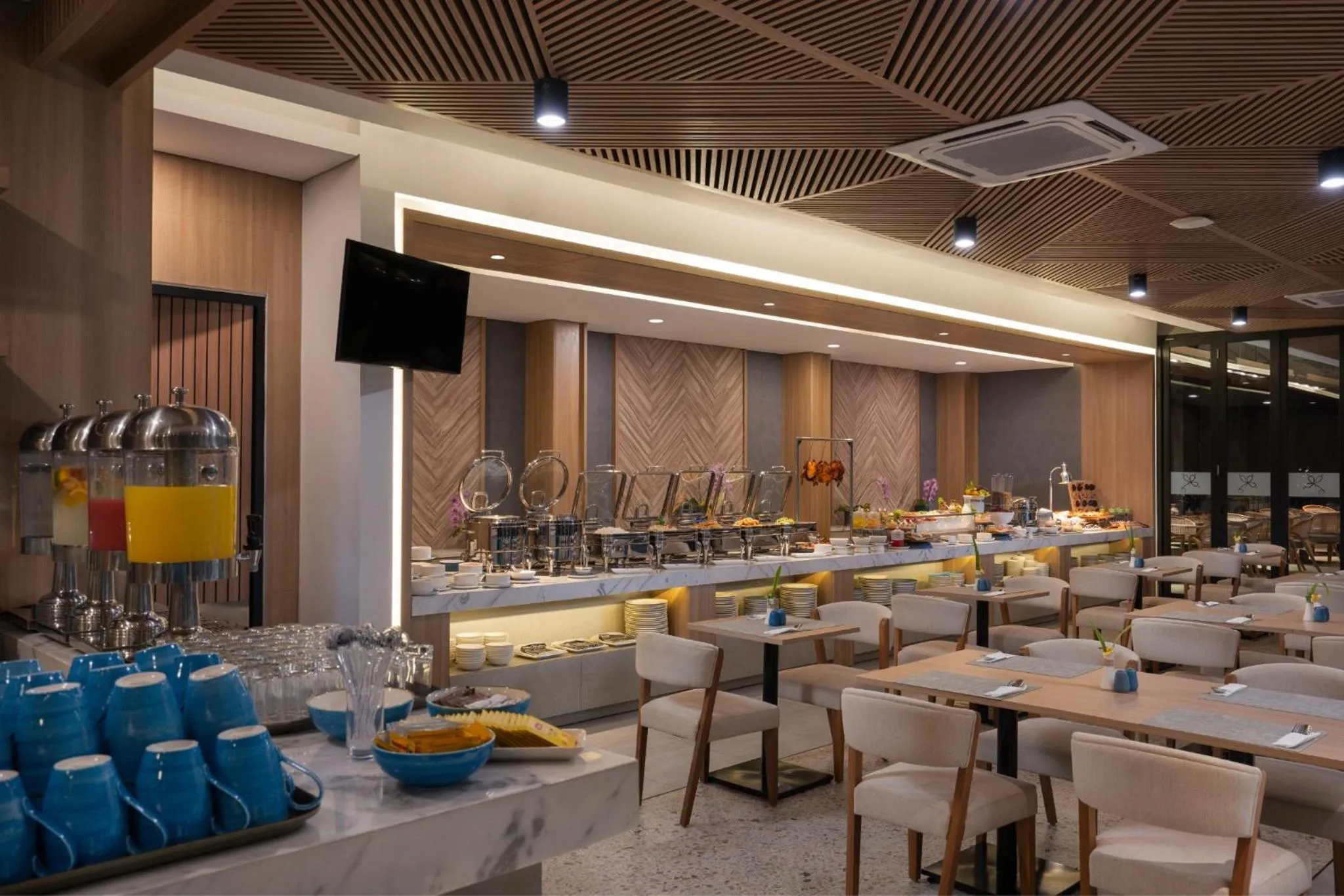 Restaurant/places to eat in Laska Hotel & Resort Ciletuh