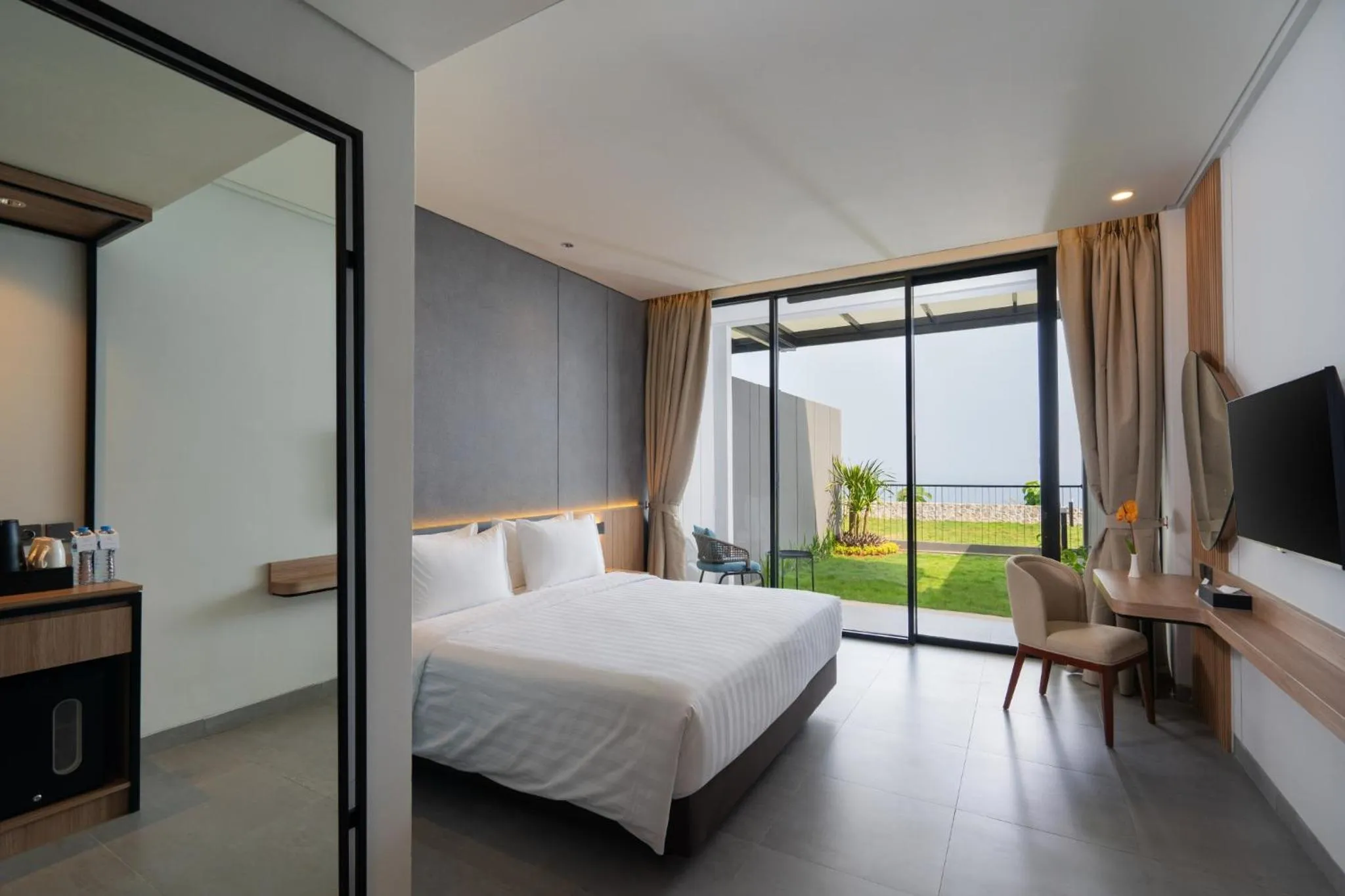 Bed in Laska Hotel & Resort Ciletuh