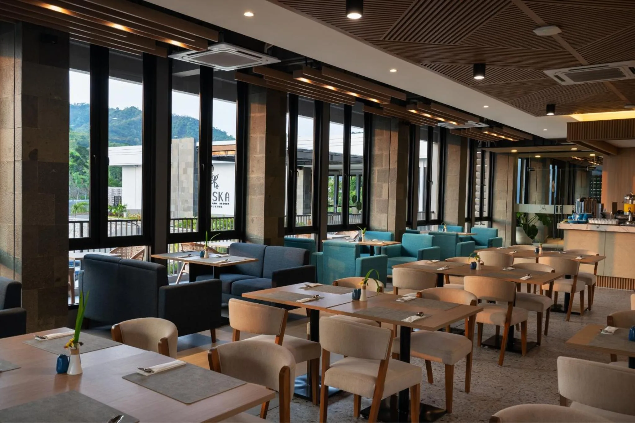 Restaurant/places to eat in Laska Hotel & Resort Ciletuh