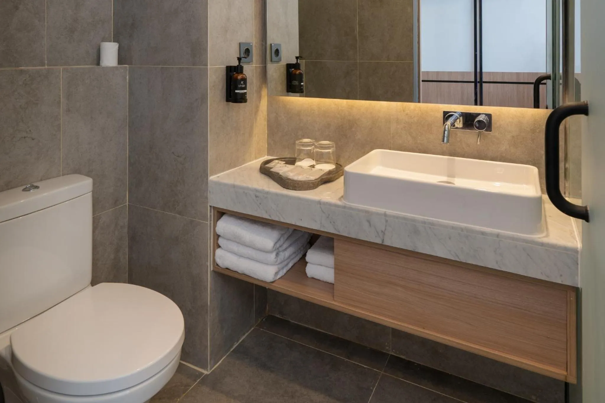 Toilet in Laska Hotel & Resort Ciletuh