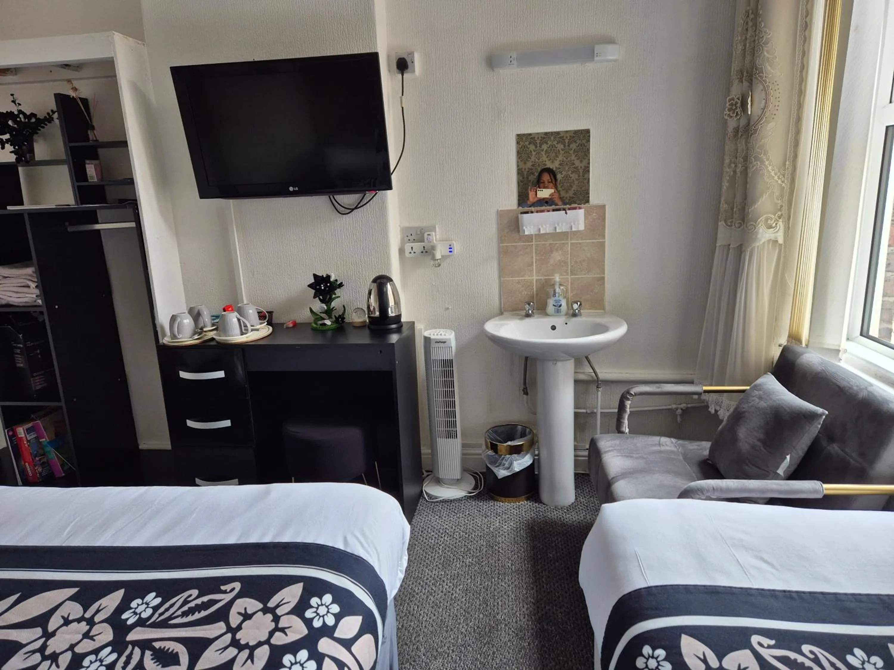 Bed in Glendor Hotel