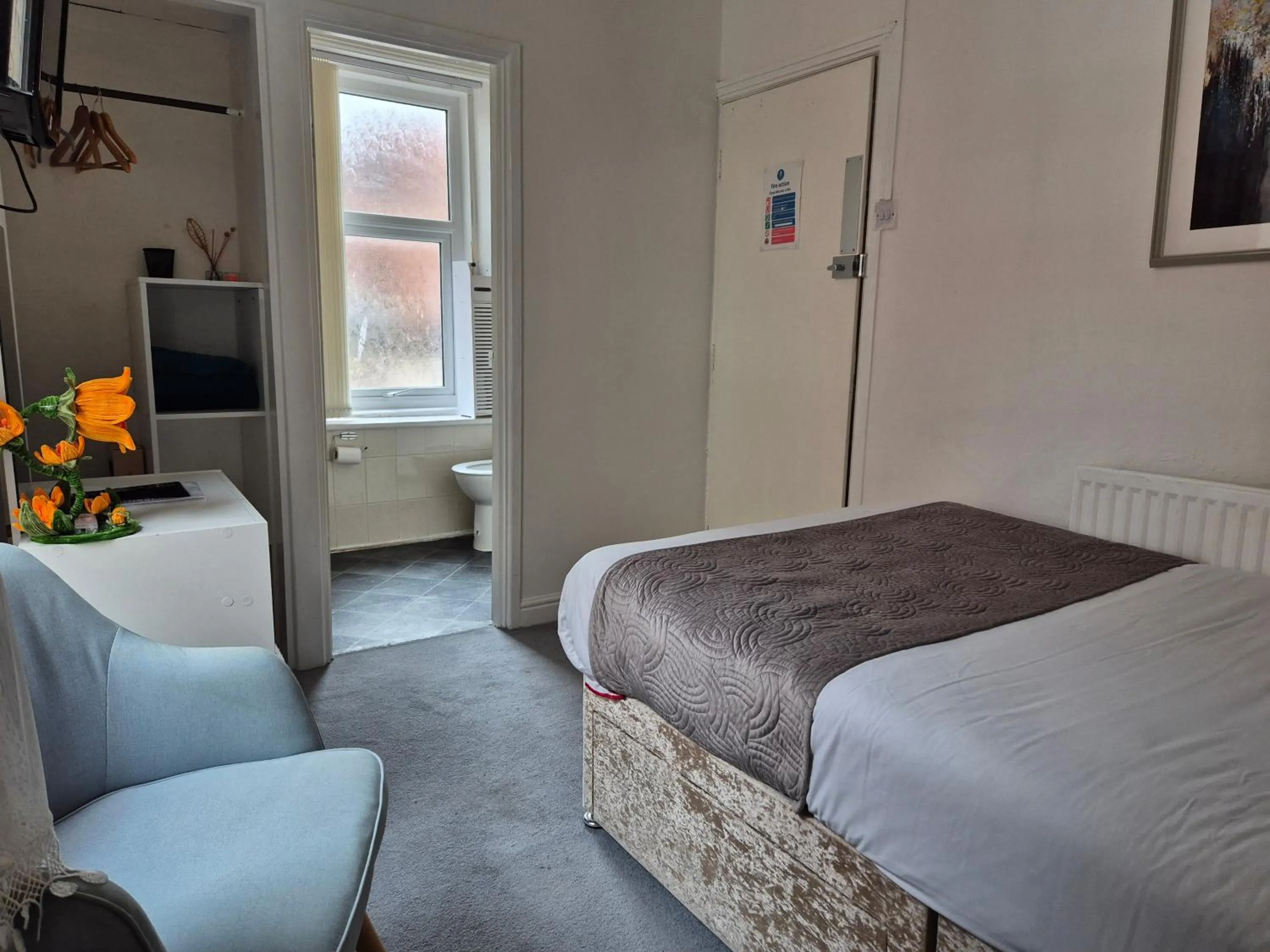Bed in Glendor Hotel