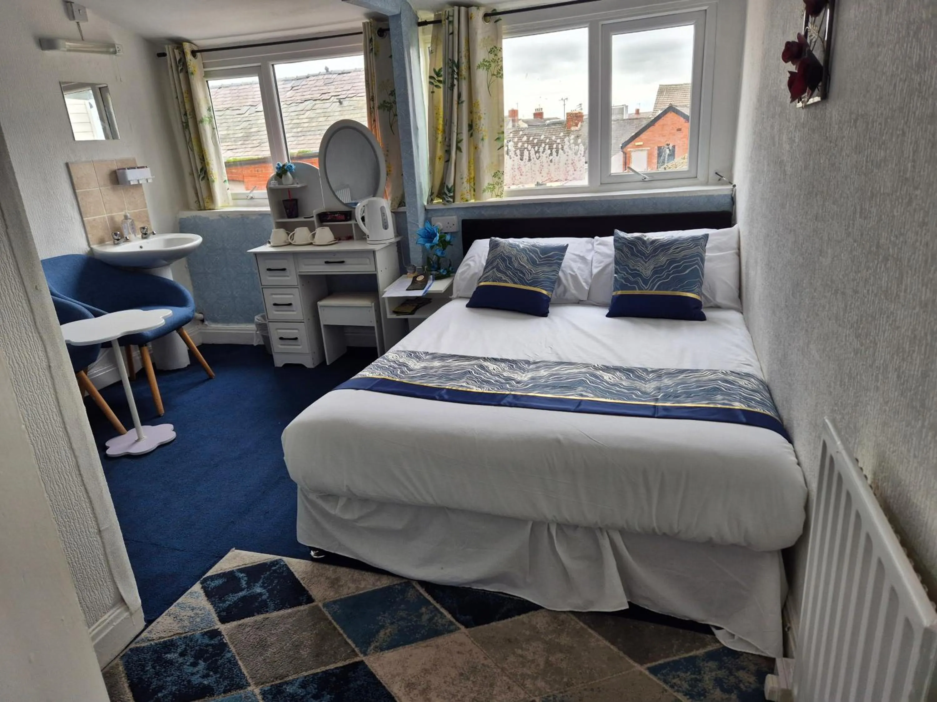 Bed in Glendor Hotel