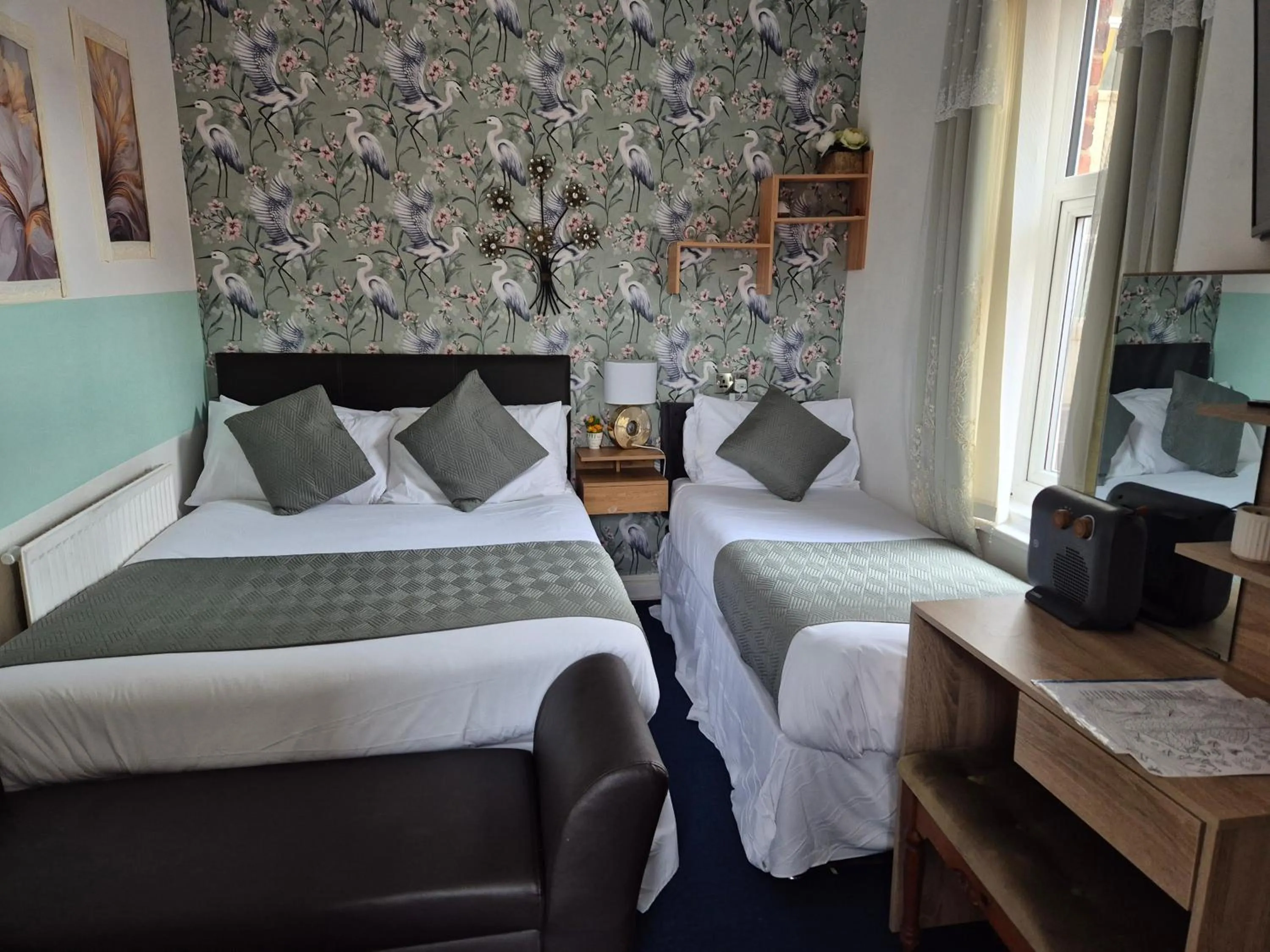 Bed in Glendor Hotel