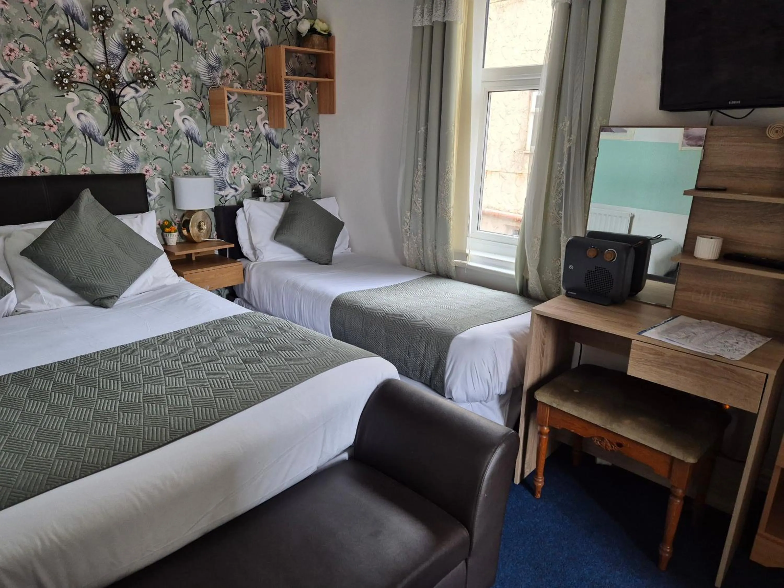 Bed in Glendor Hotel