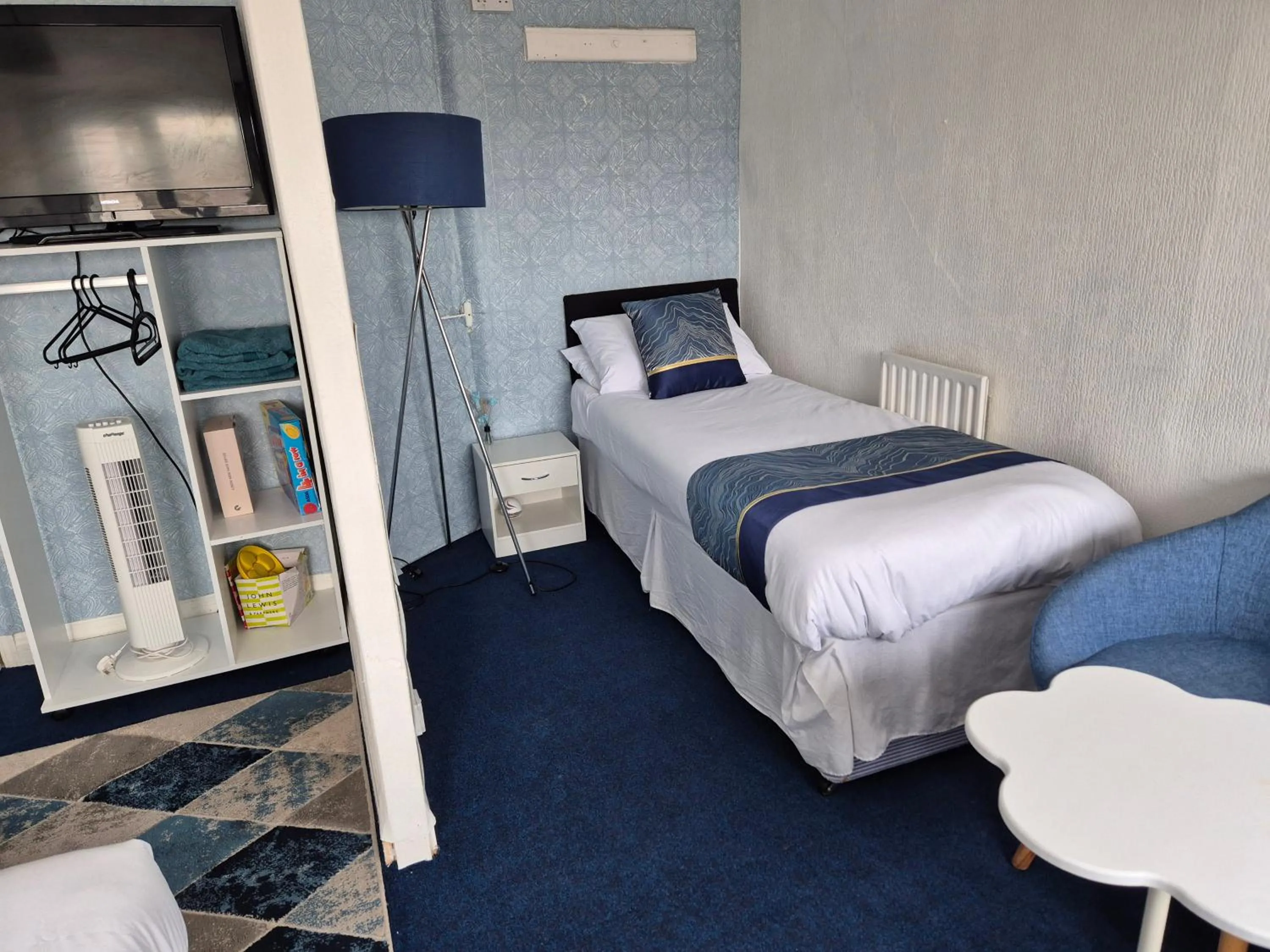 Bed in Glendor Hotel