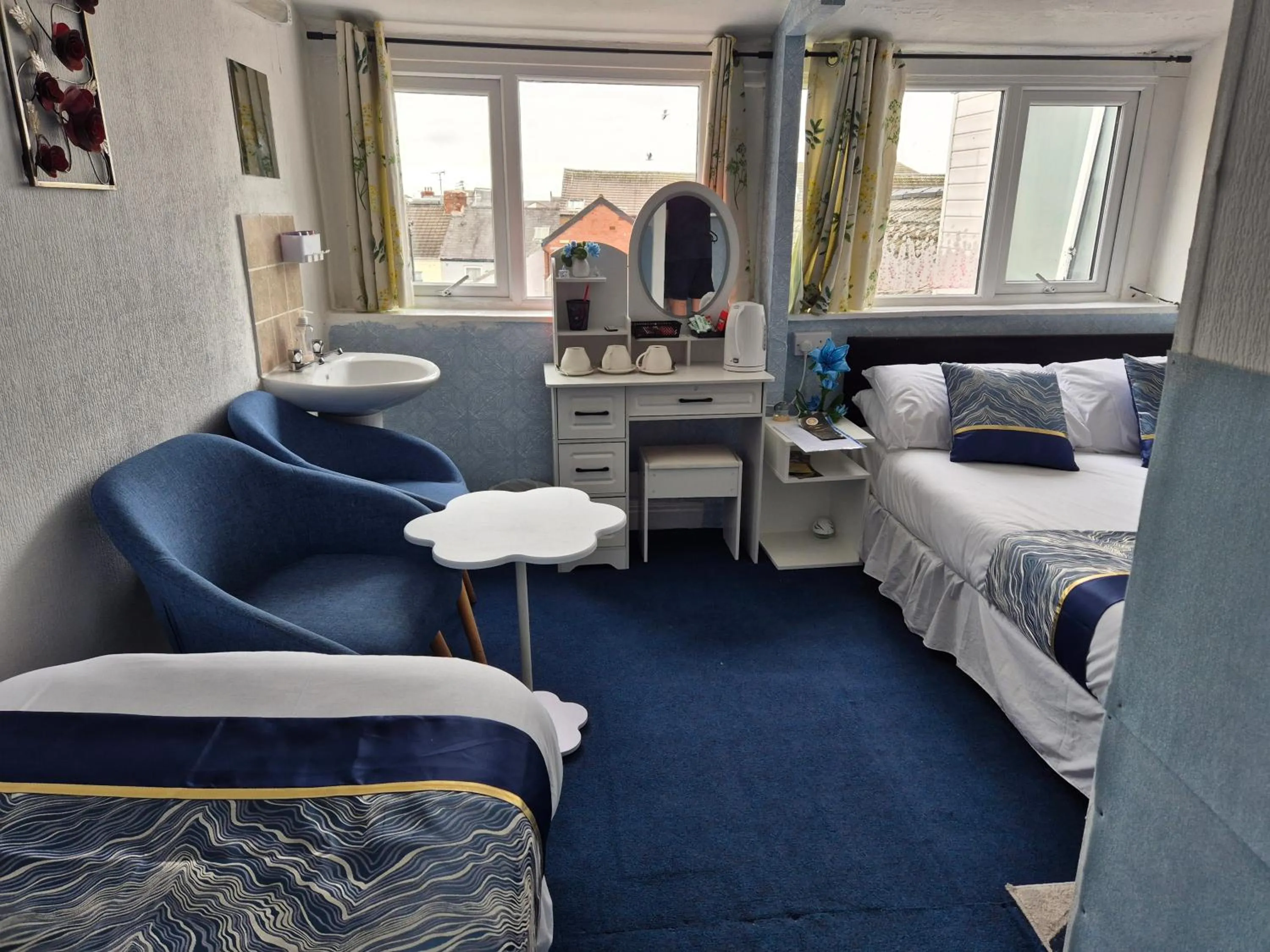 Bed in Glendor Hotel
