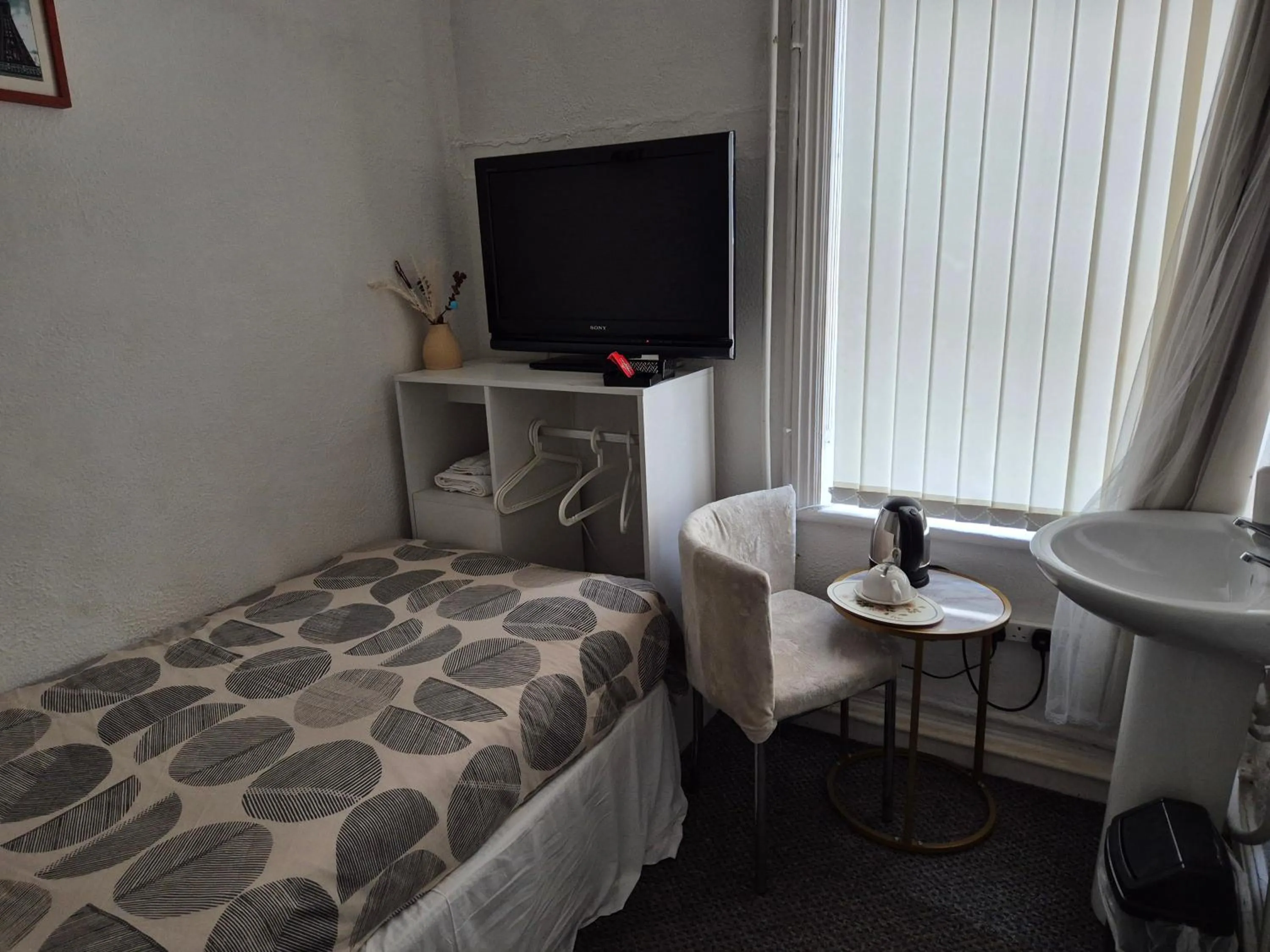 Bed in Glendor Hotel