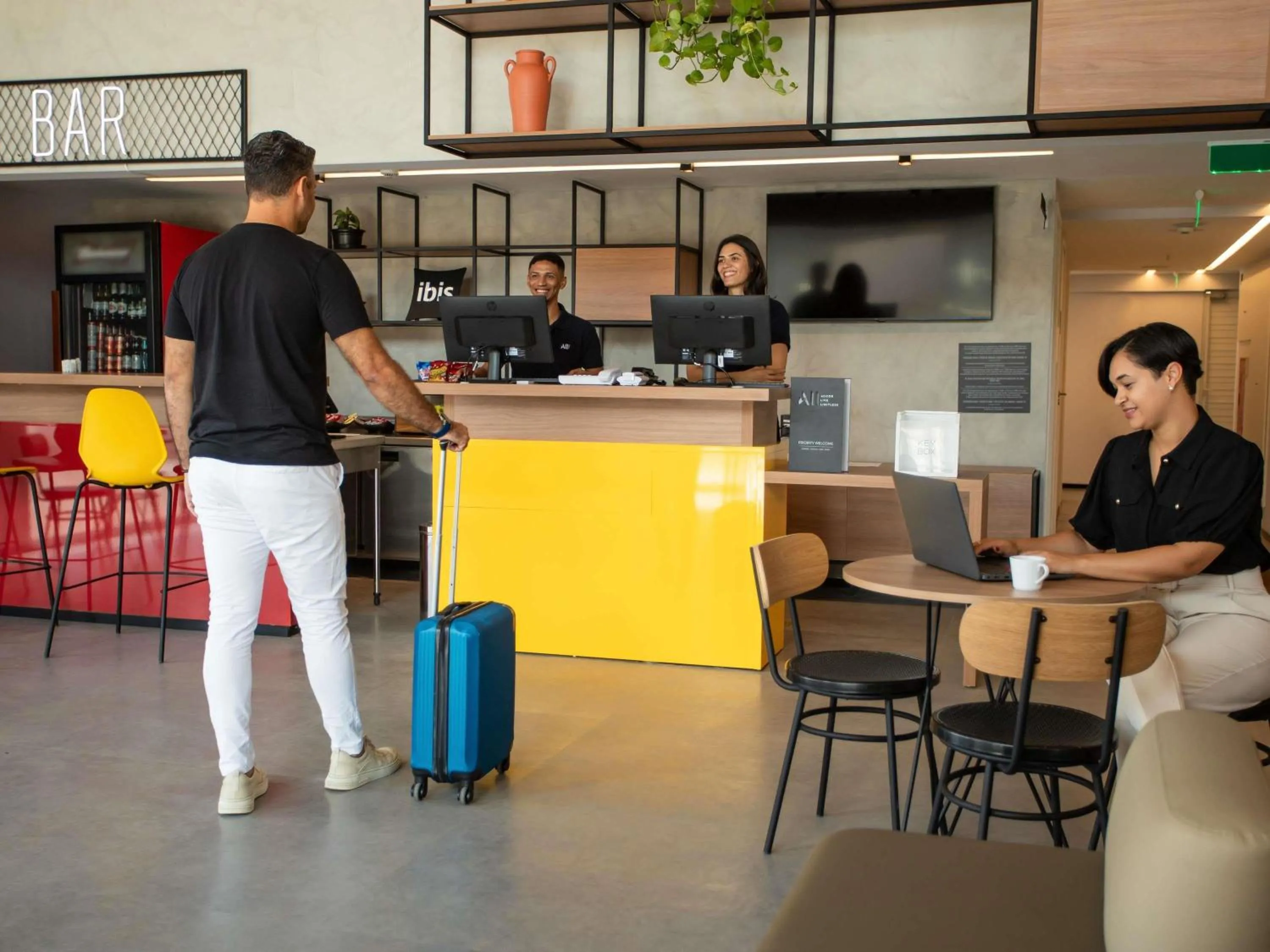 Lounge or bar in Ibis Serra Talhada