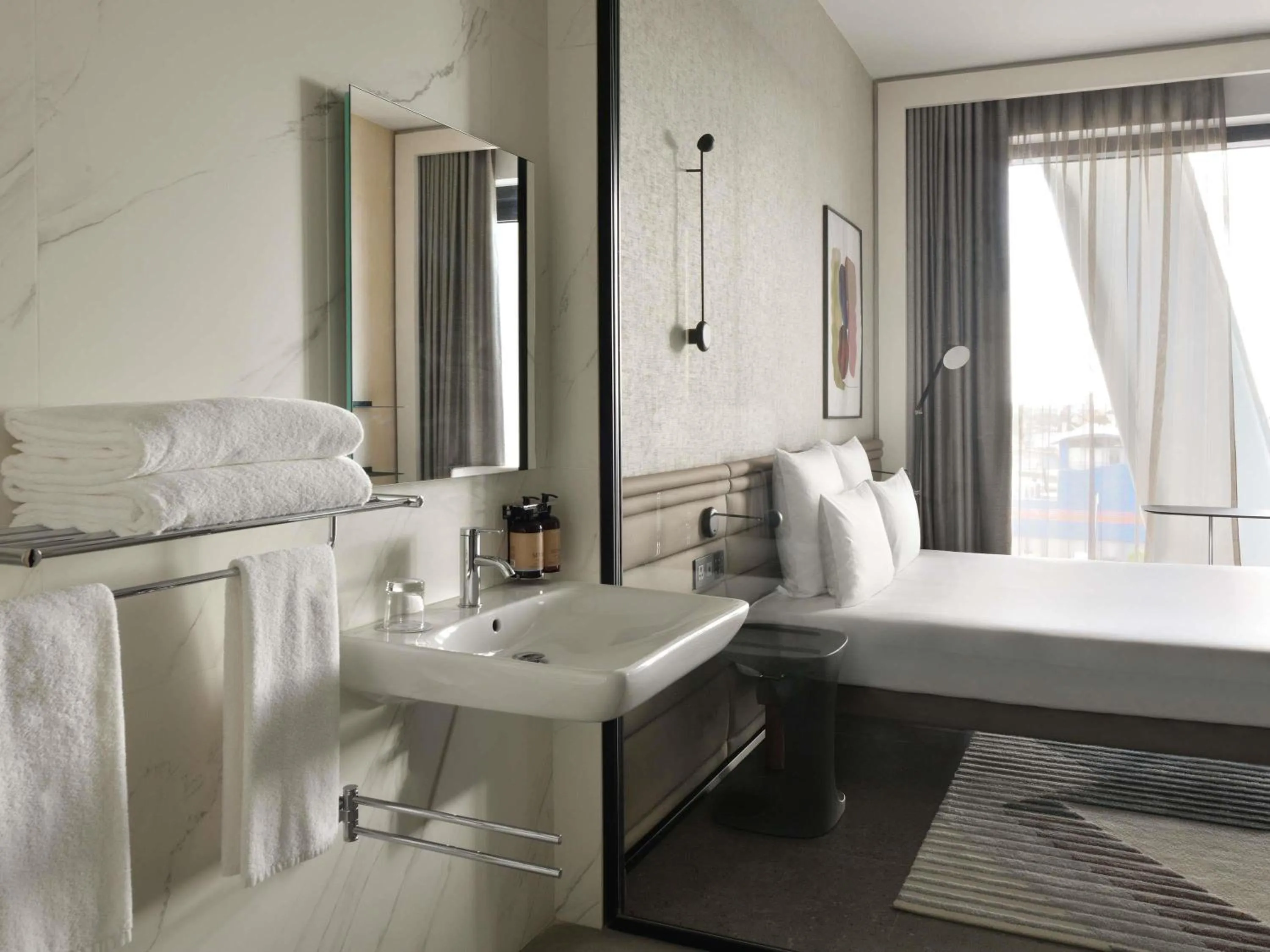 Bedroom, Bed in Novotel Abidjan Marcory