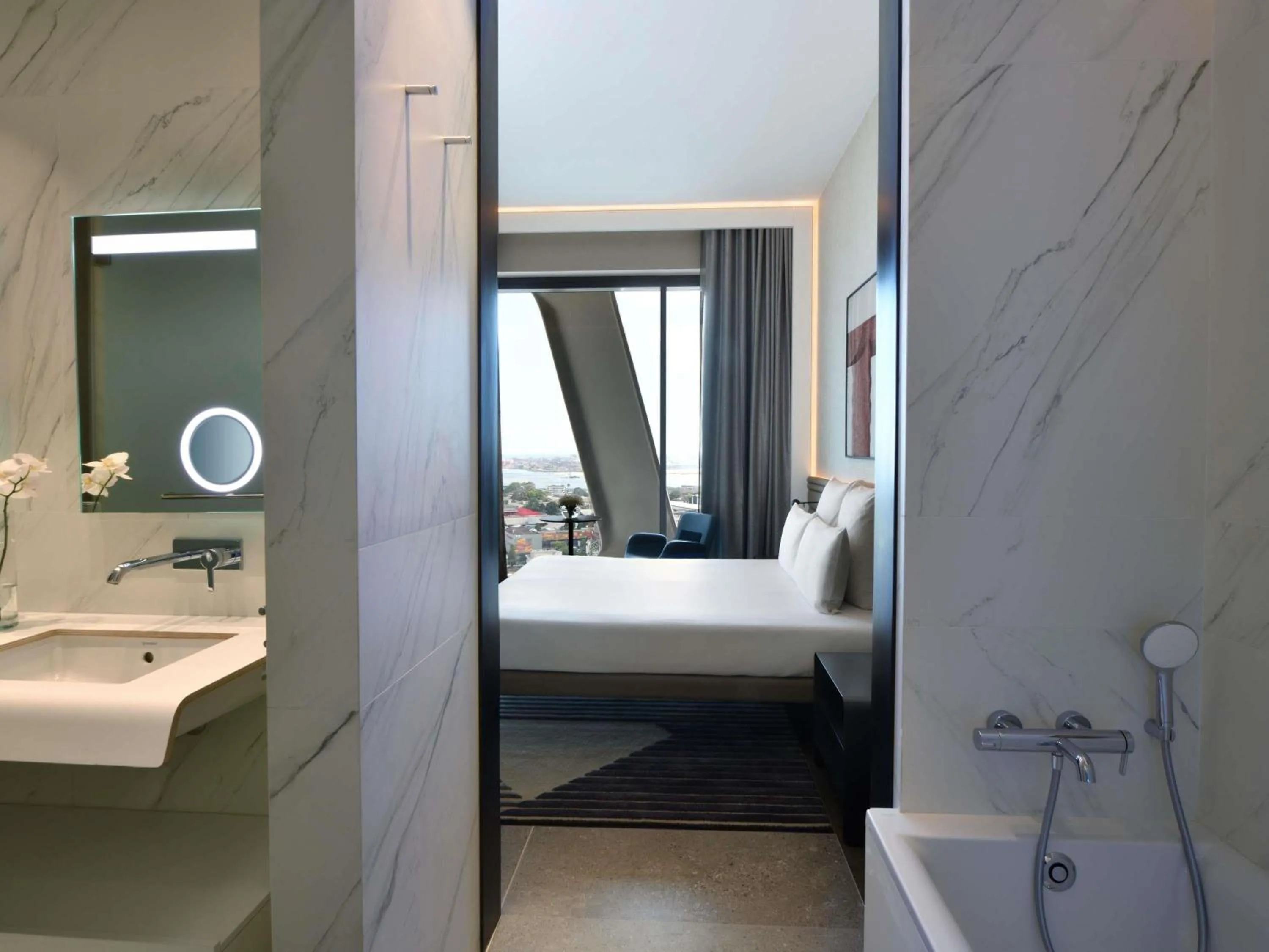 Bedroom, Bed in Novotel Abidjan Marcory