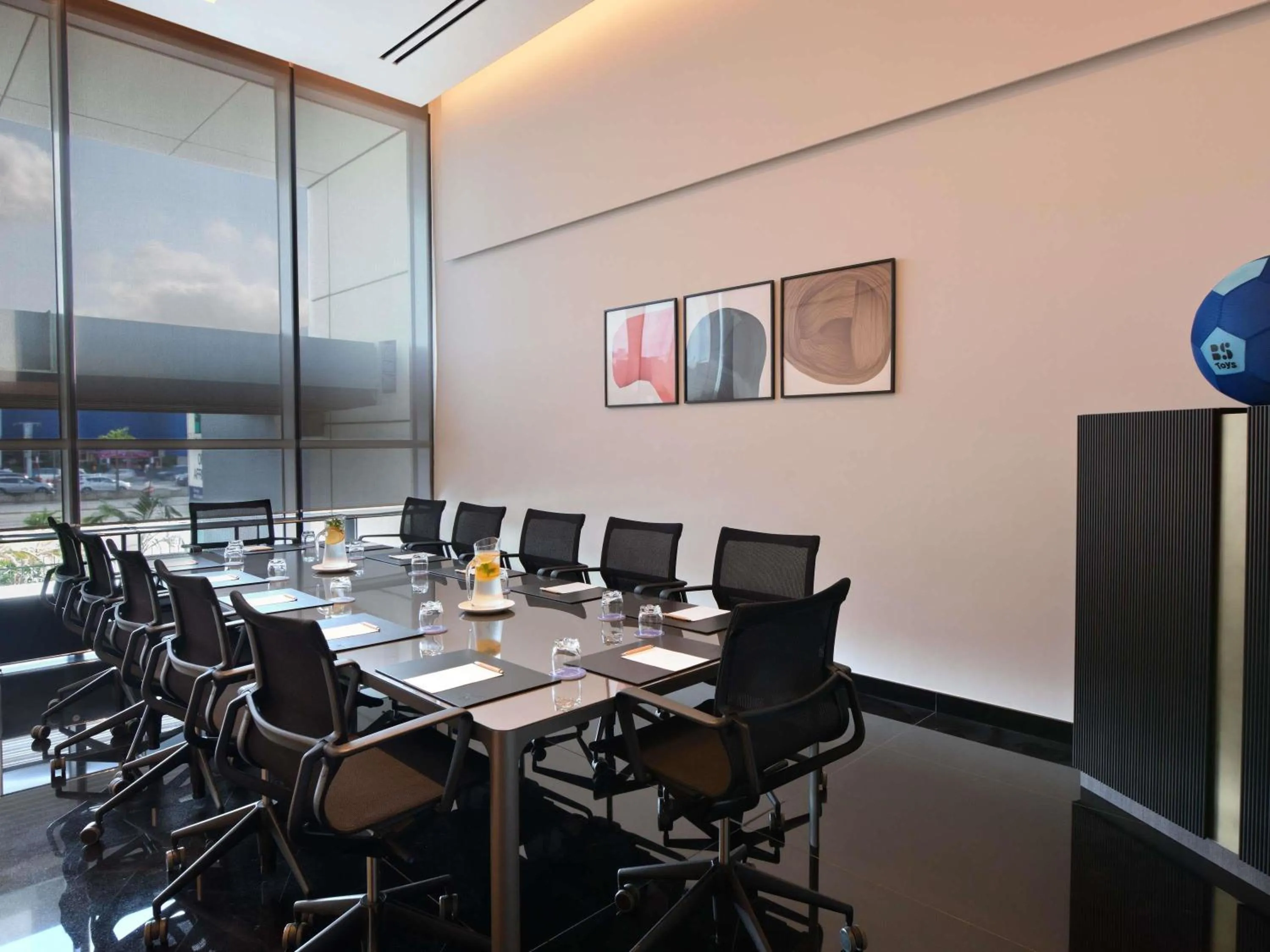 Meeting/conference room in Novotel Abidjan Marcory