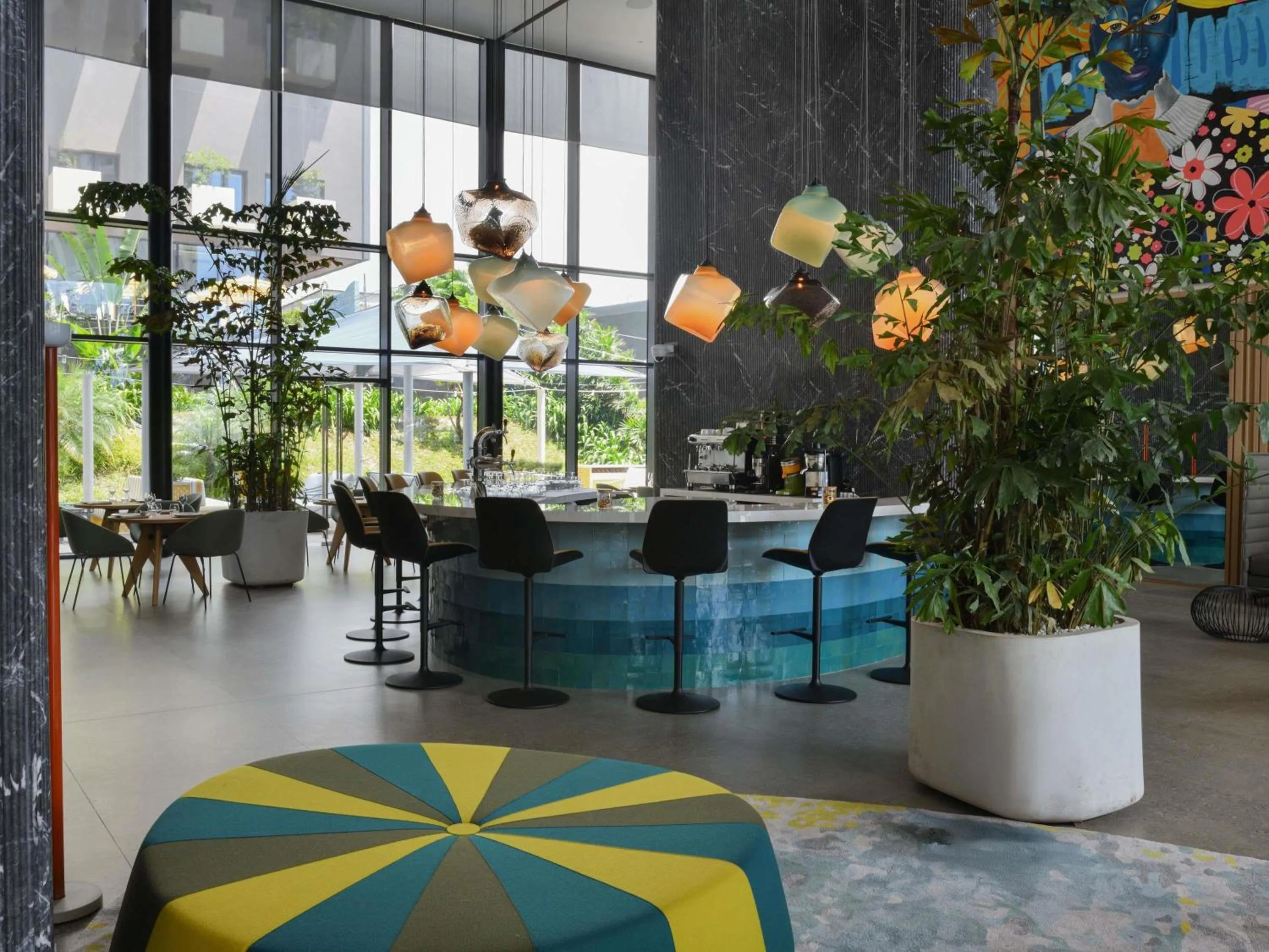 Lounge or bar in Novotel Abidjan Marcory