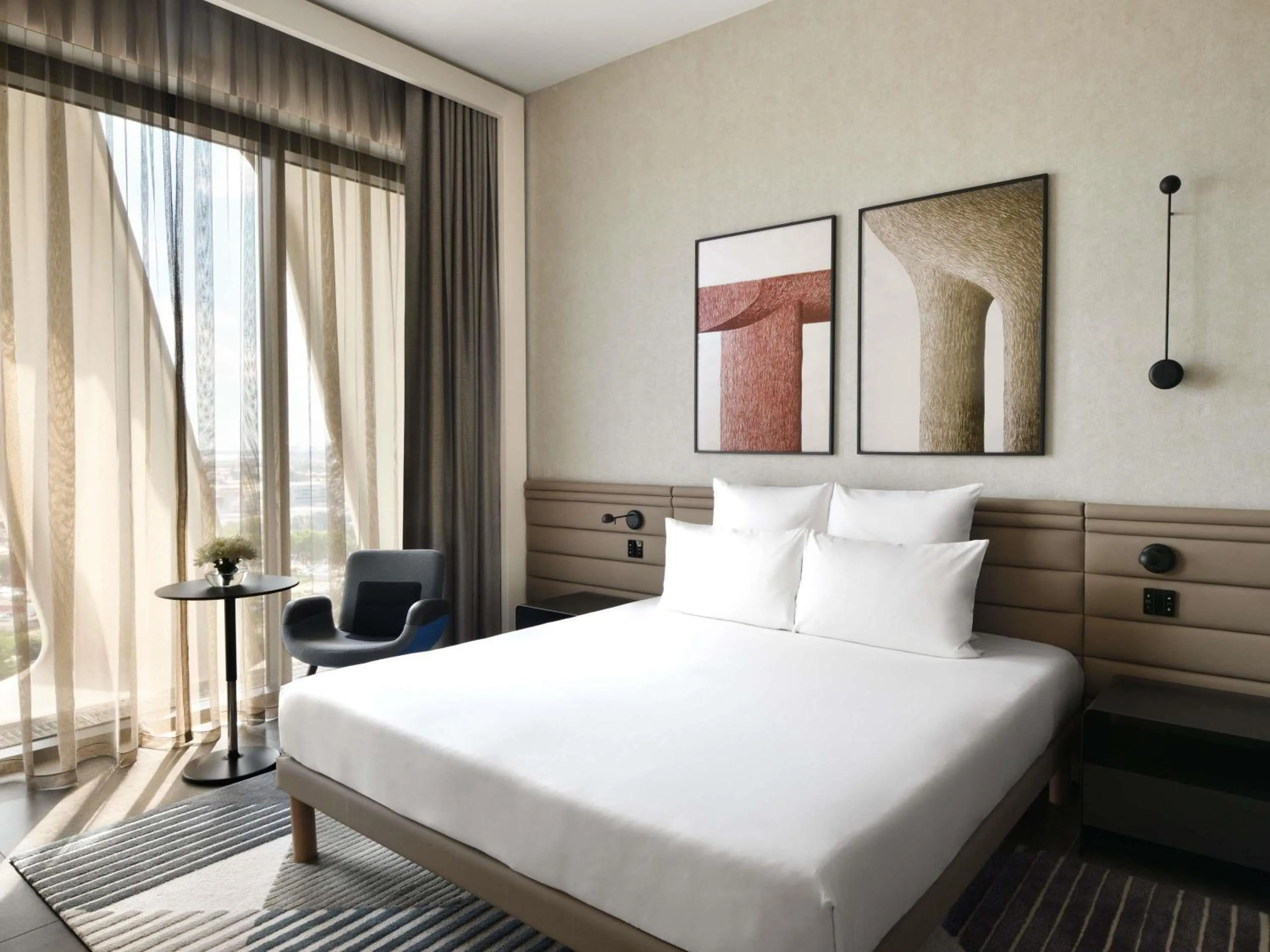 Bedroom, Bed in Novotel Abidjan Marcory