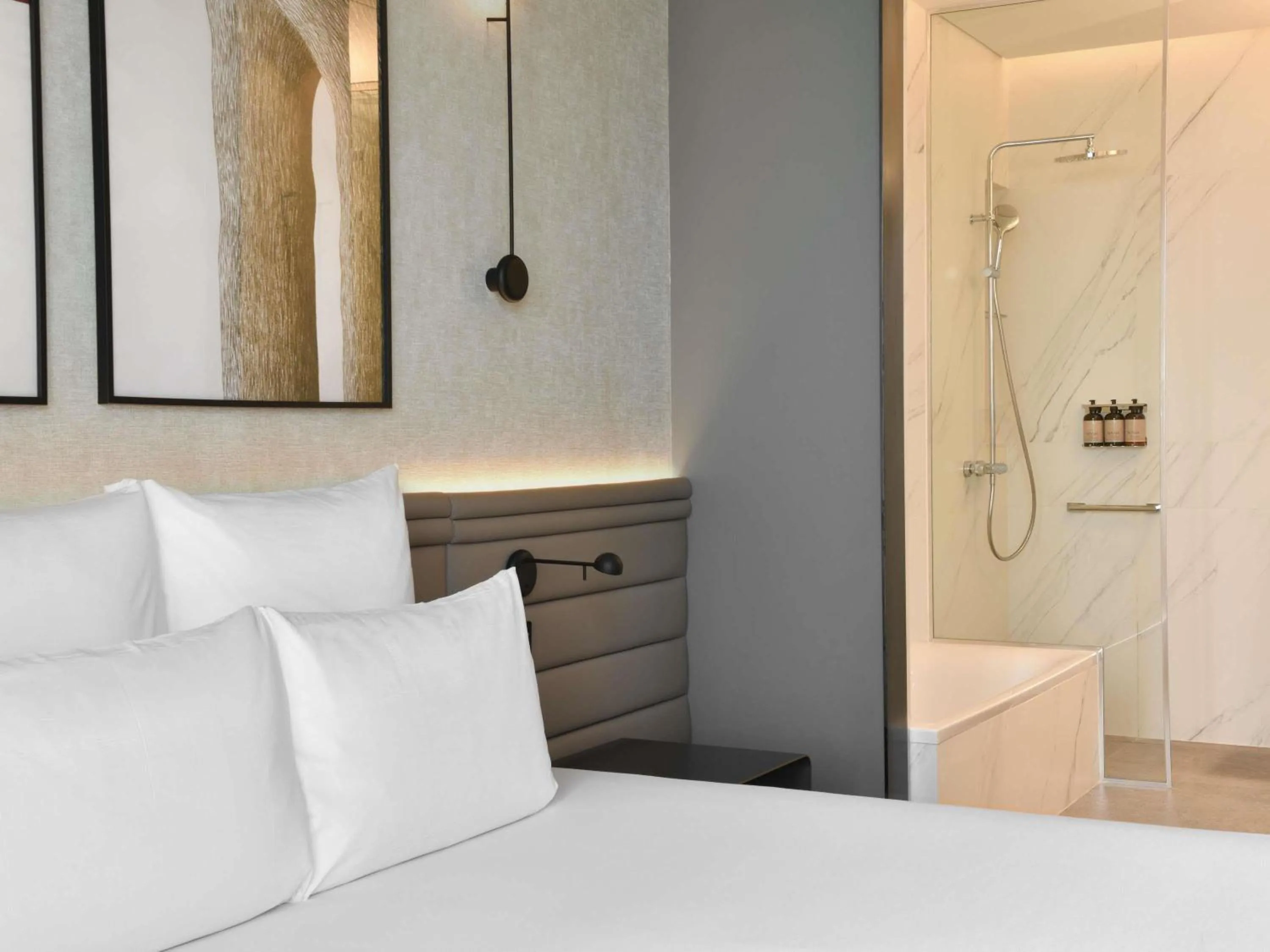 Bedroom, Bed in Novotel Abidjan Marcory