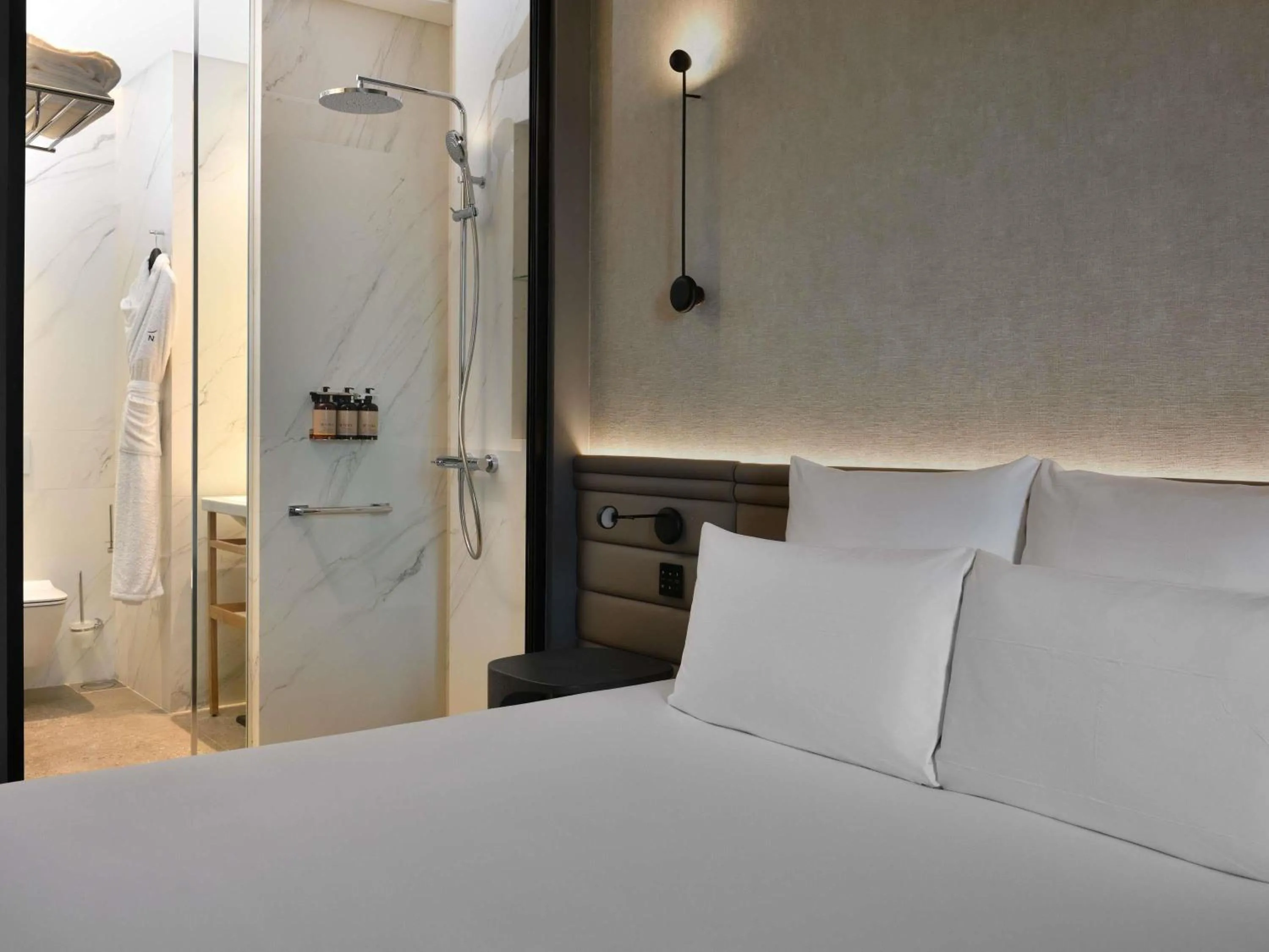 Bedroom, Bed in Novotel Abidjan Marcory