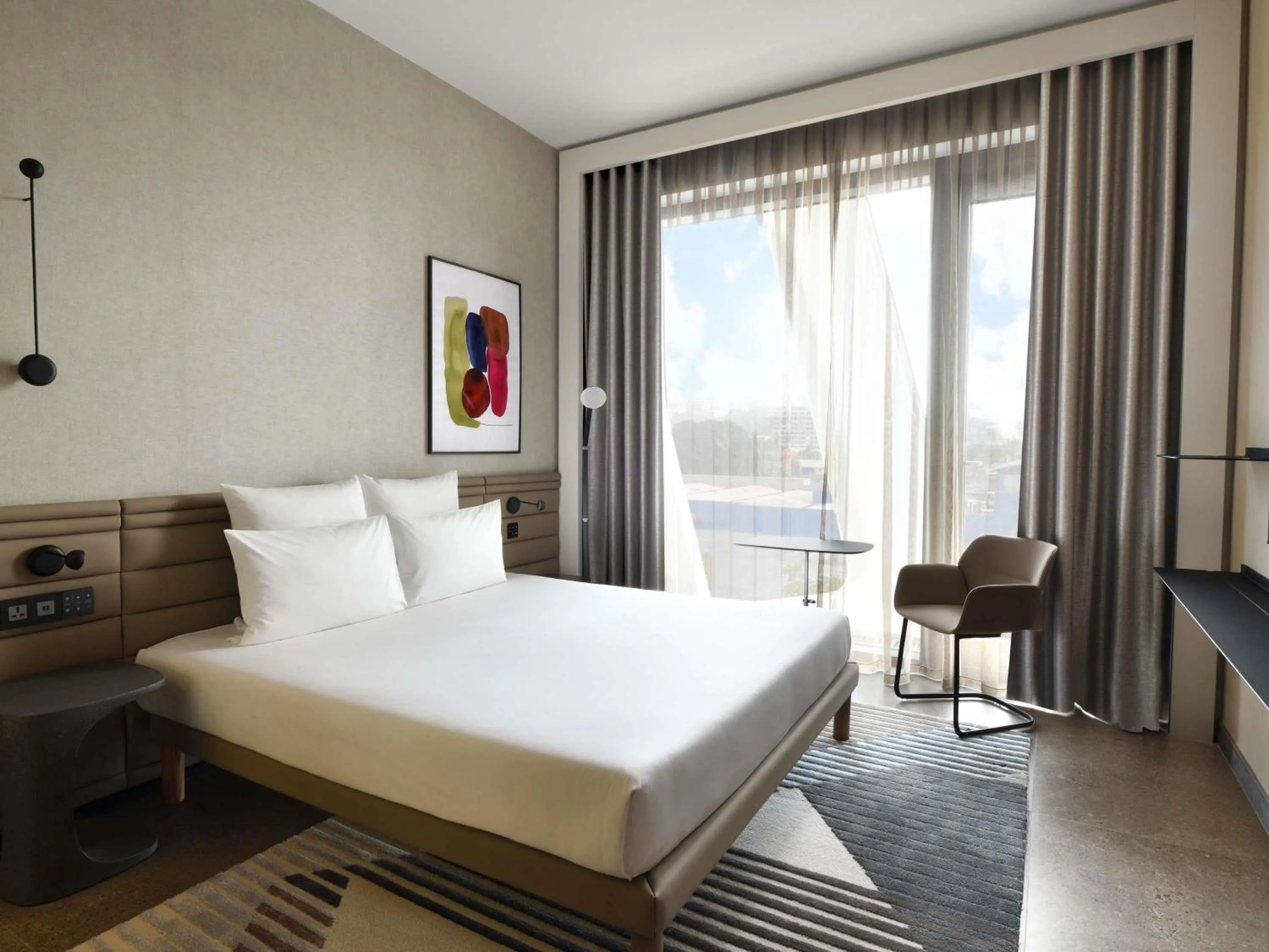 Bedroom, Bed in Novotel Abidjan Marcory