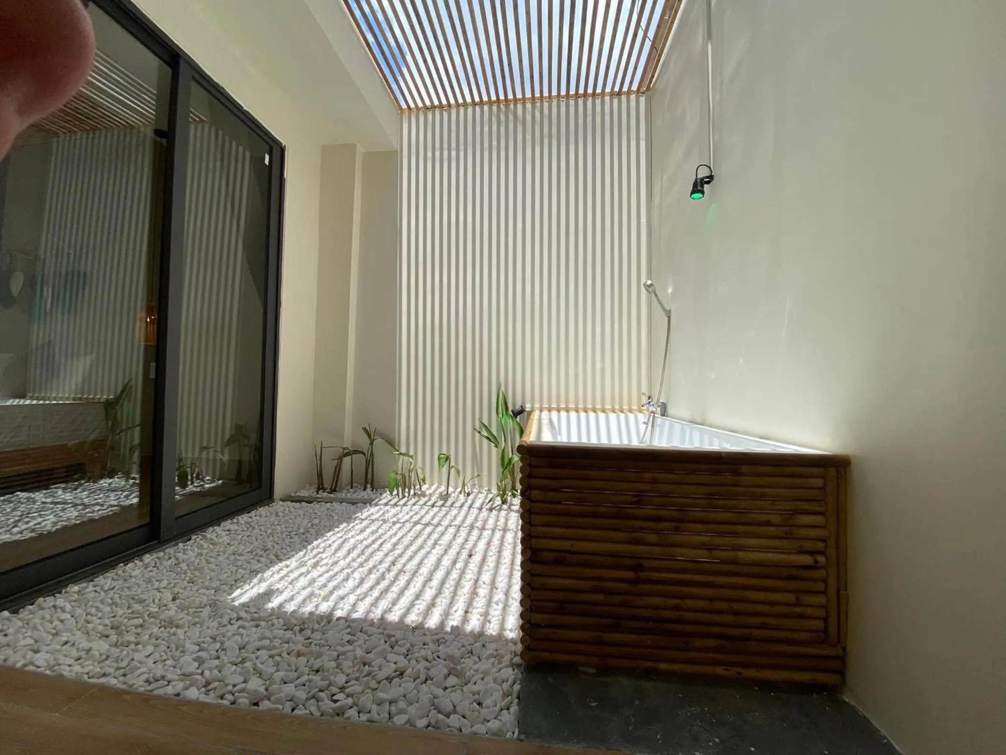 Hot Tub, Bed in Emerald Beach Homestay