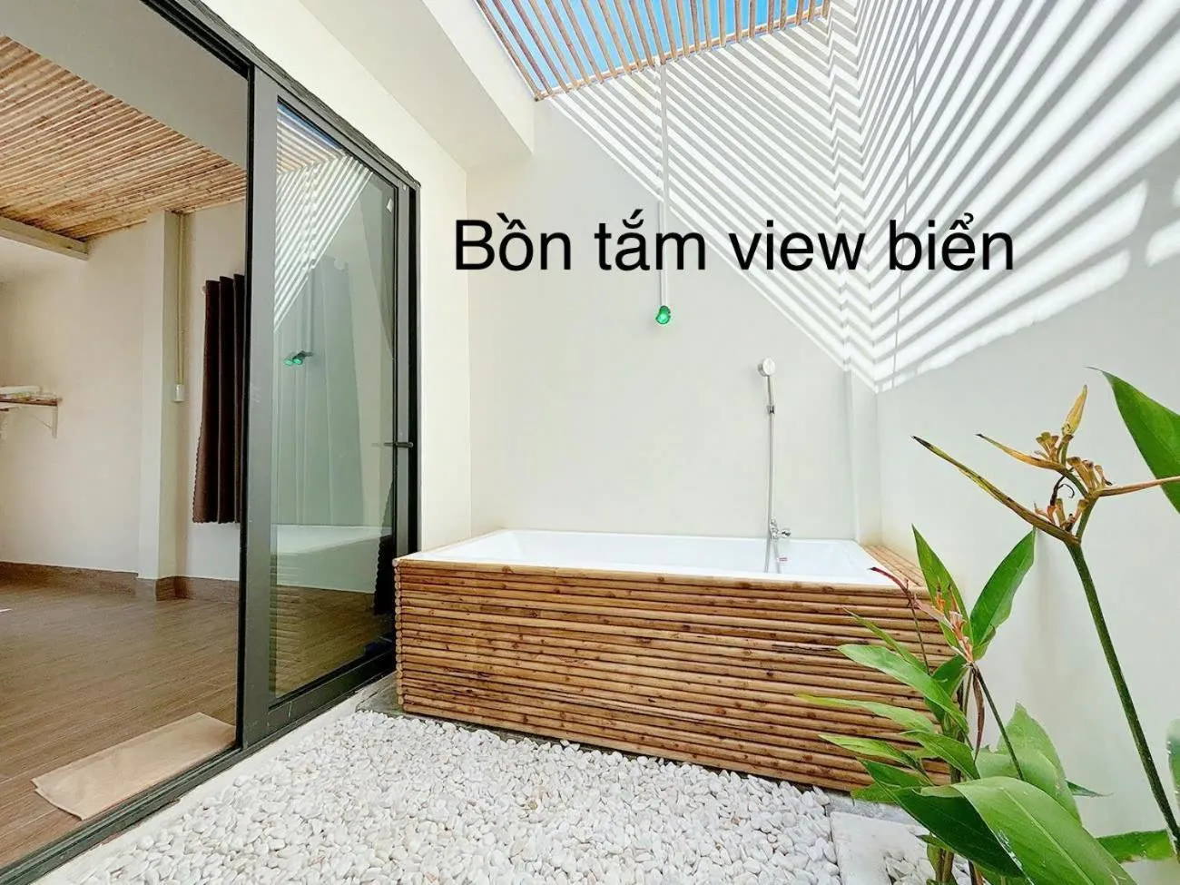 Hot Tub in Emerald Beach Homestay