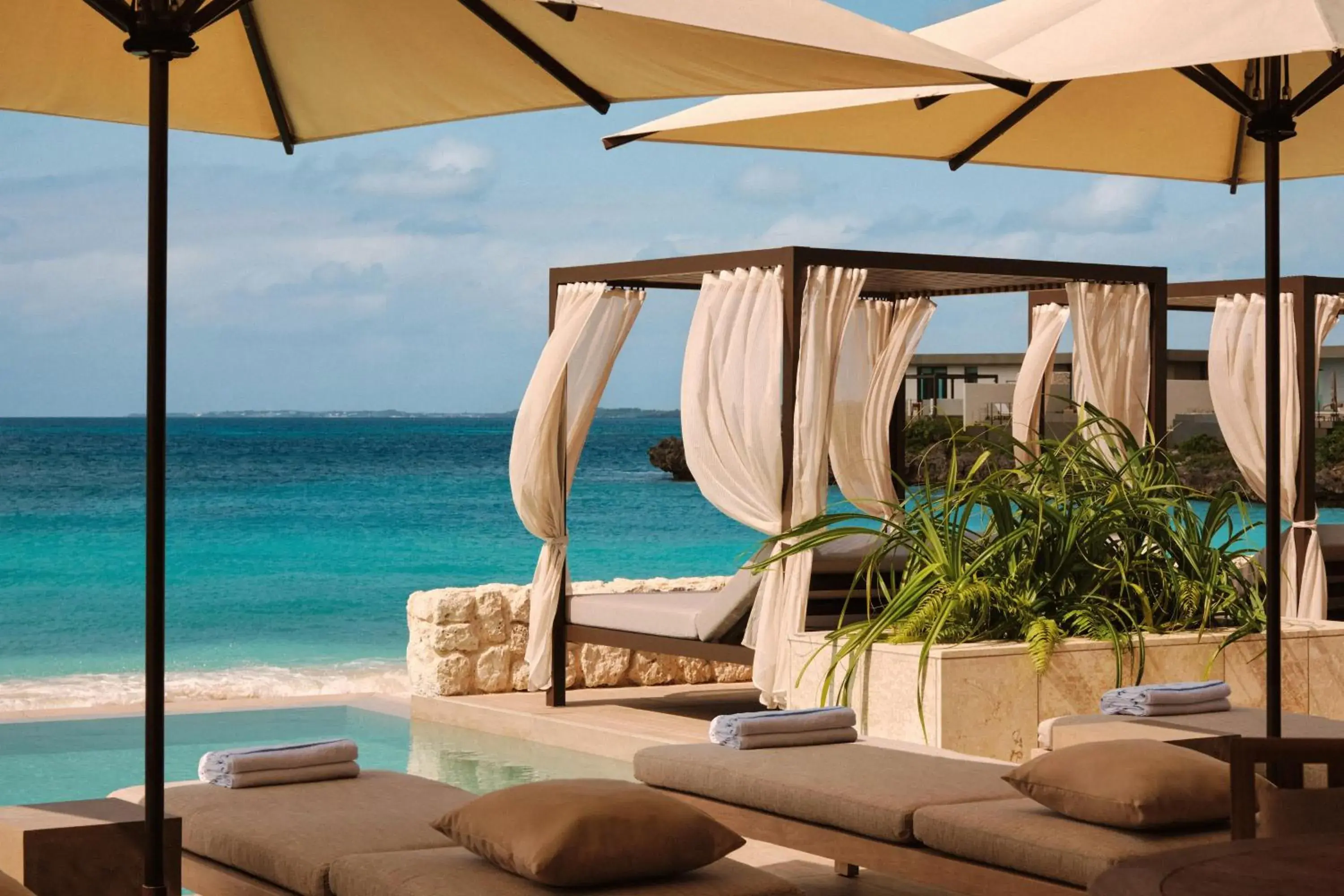 Swimming pool in Rosewood Miyakojima Swimming pool in Rosewood Miyakojima