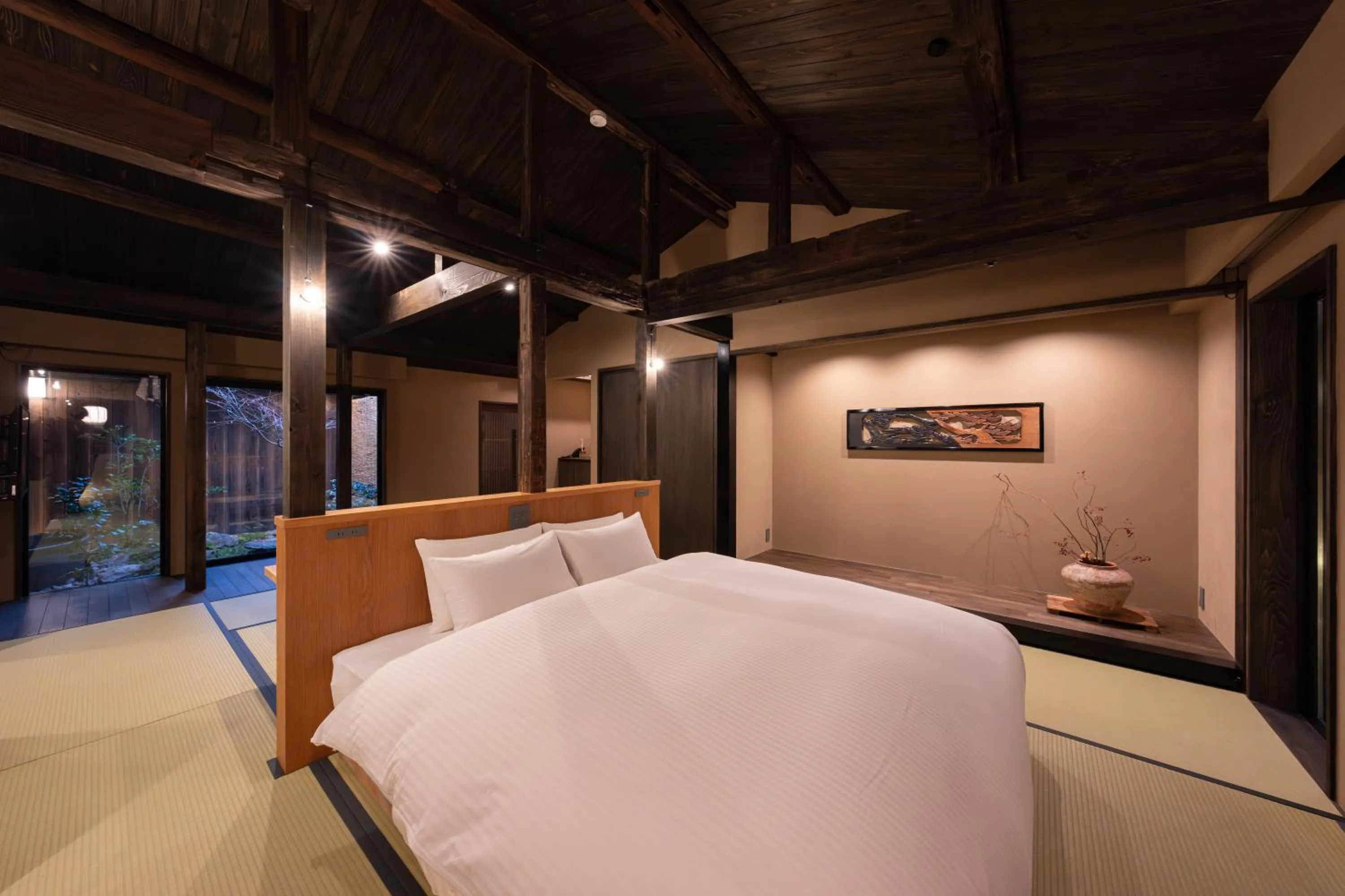 Photo of the whole room, Bed in Nazuna Kyoto Higashi Honganji