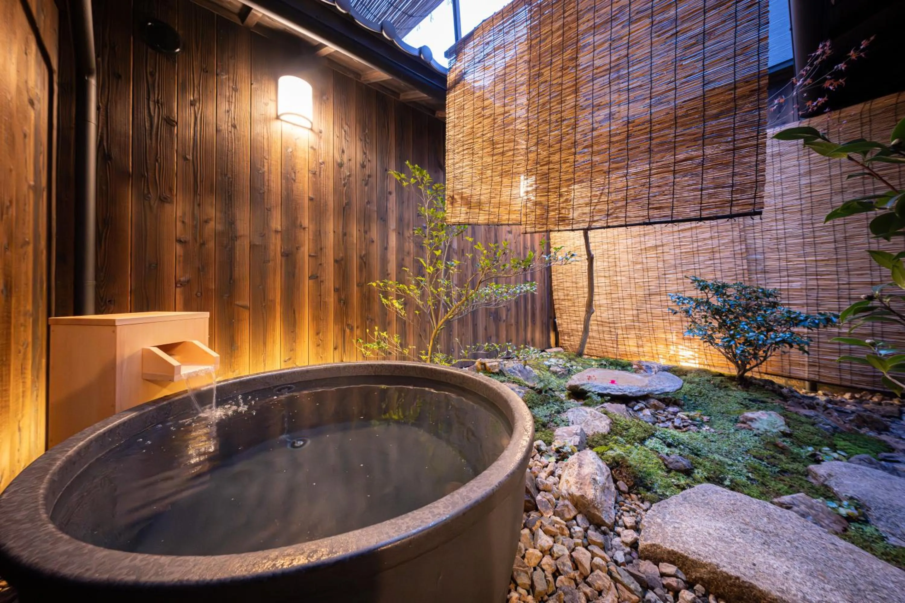 Open Air Bath in Nazuna Kyoto Higashi Honganji