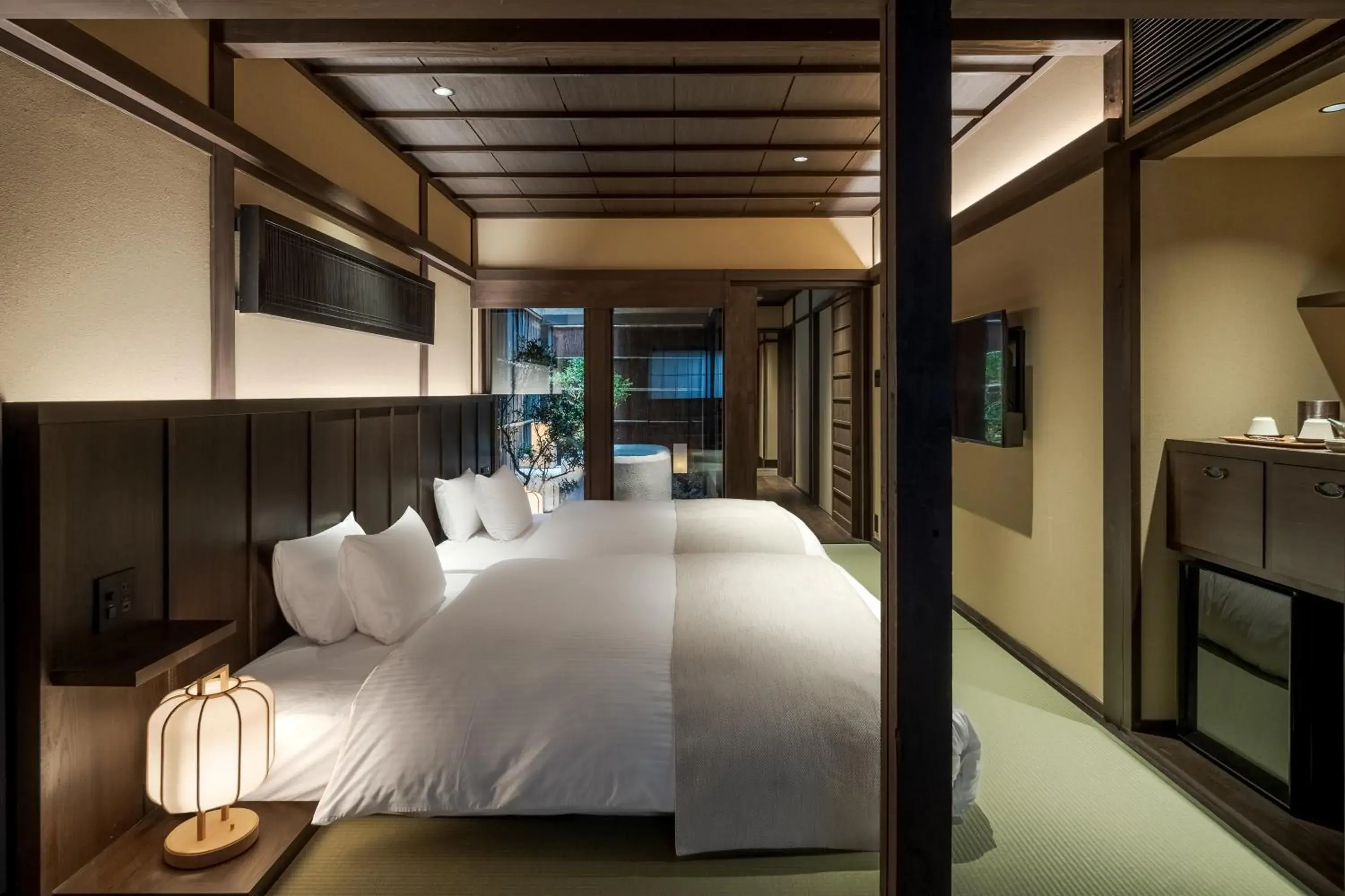 Bed in Nazuna Kyoto Higashi Honganji Bed in Nazuna Kyoto Higashi Honganji