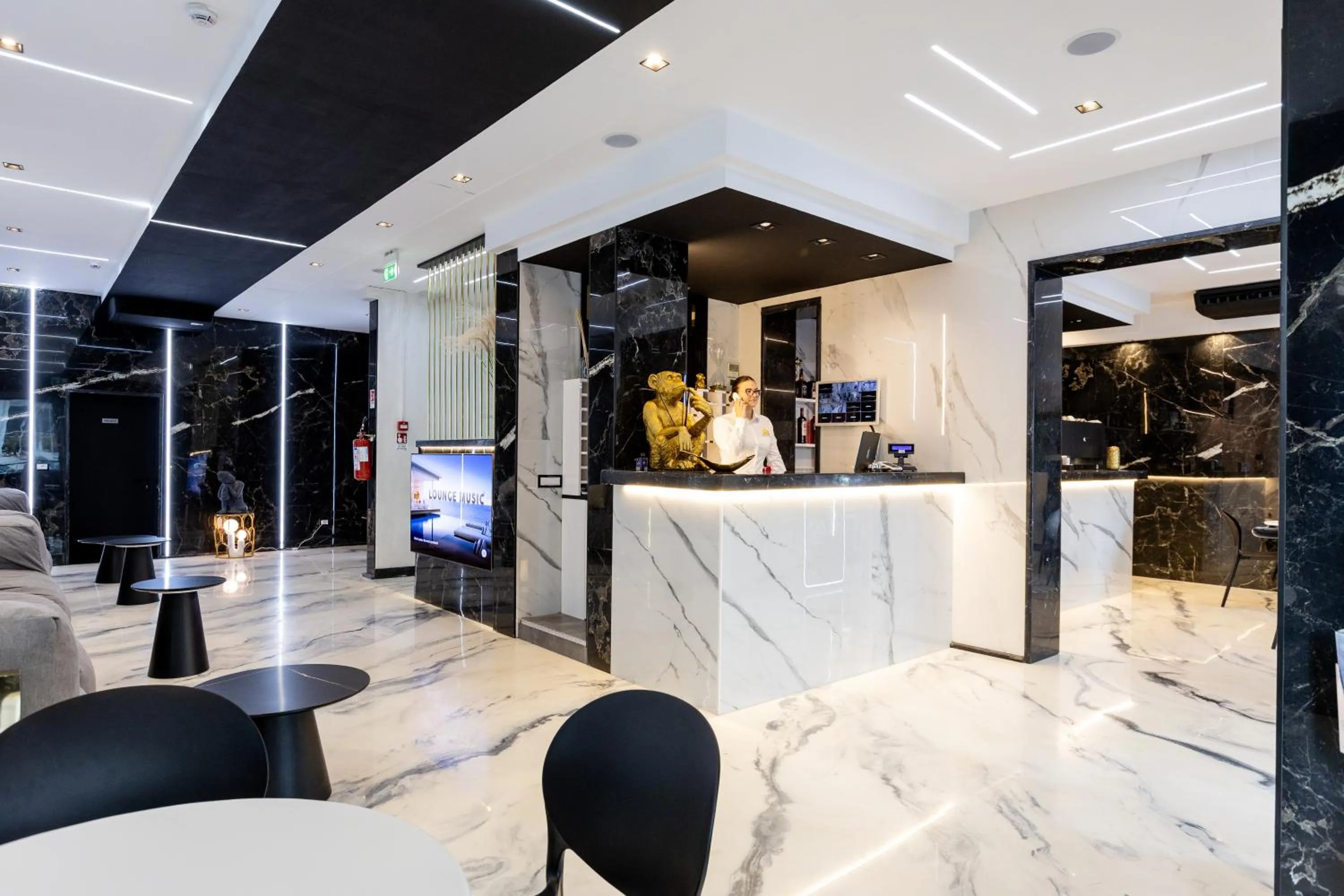 Lobby or reception in La Tour Palace Hotel & Restaurant