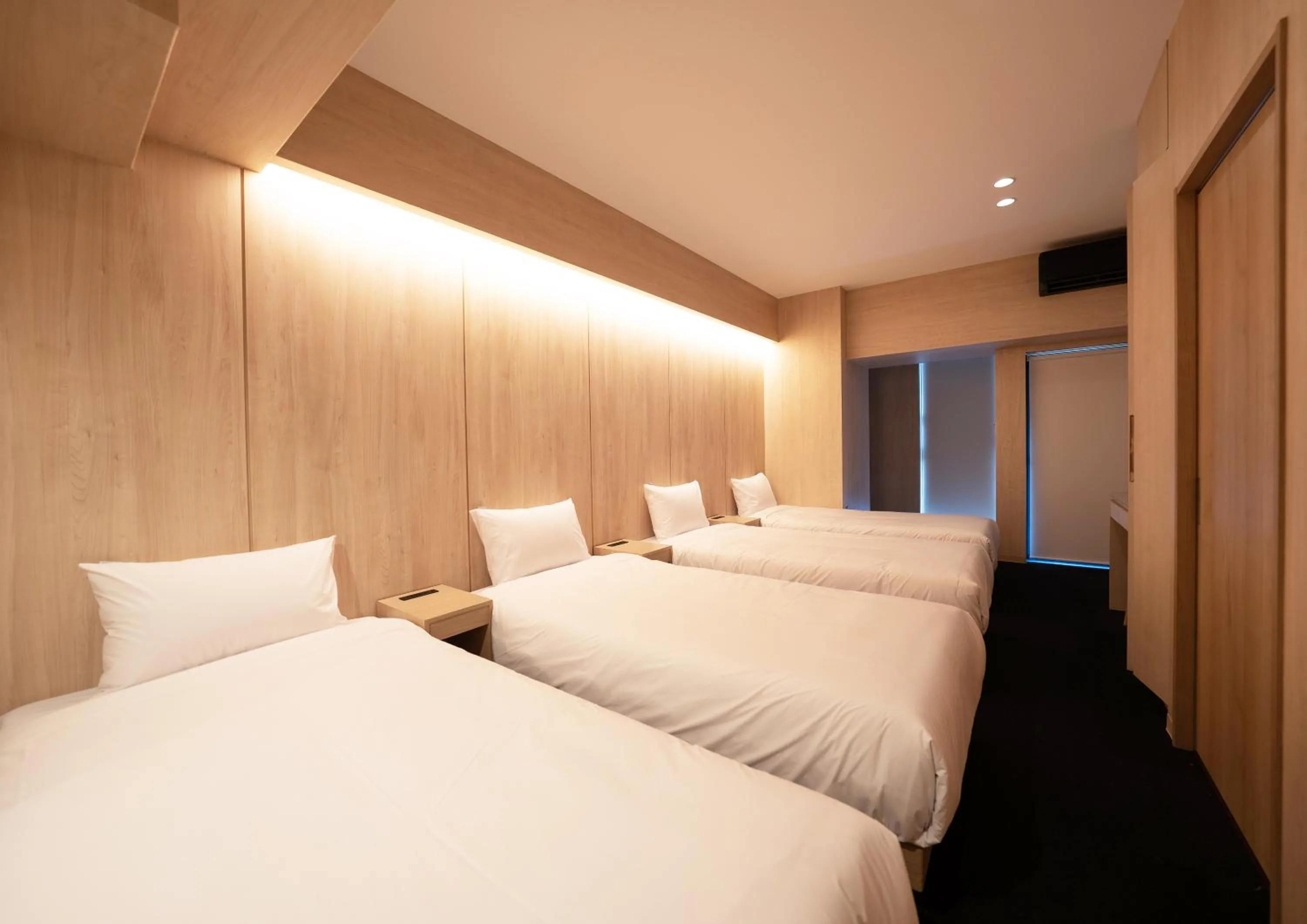 Bed in UH Suite Namba Station