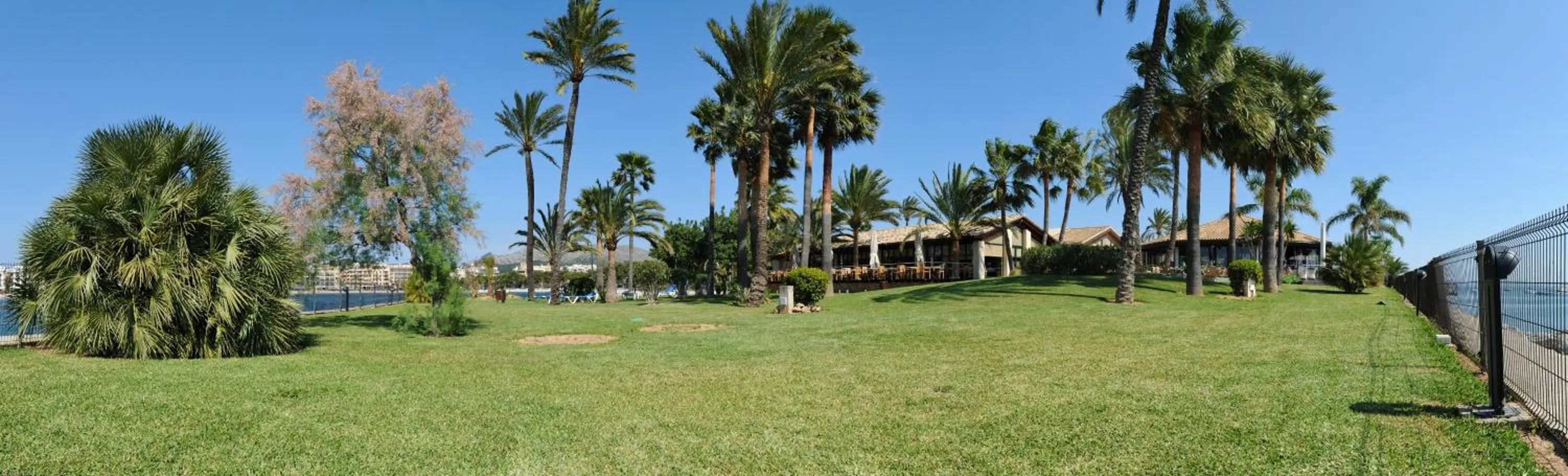 Garden in Botel Alcudiamar - Alojamiento para Navegantes