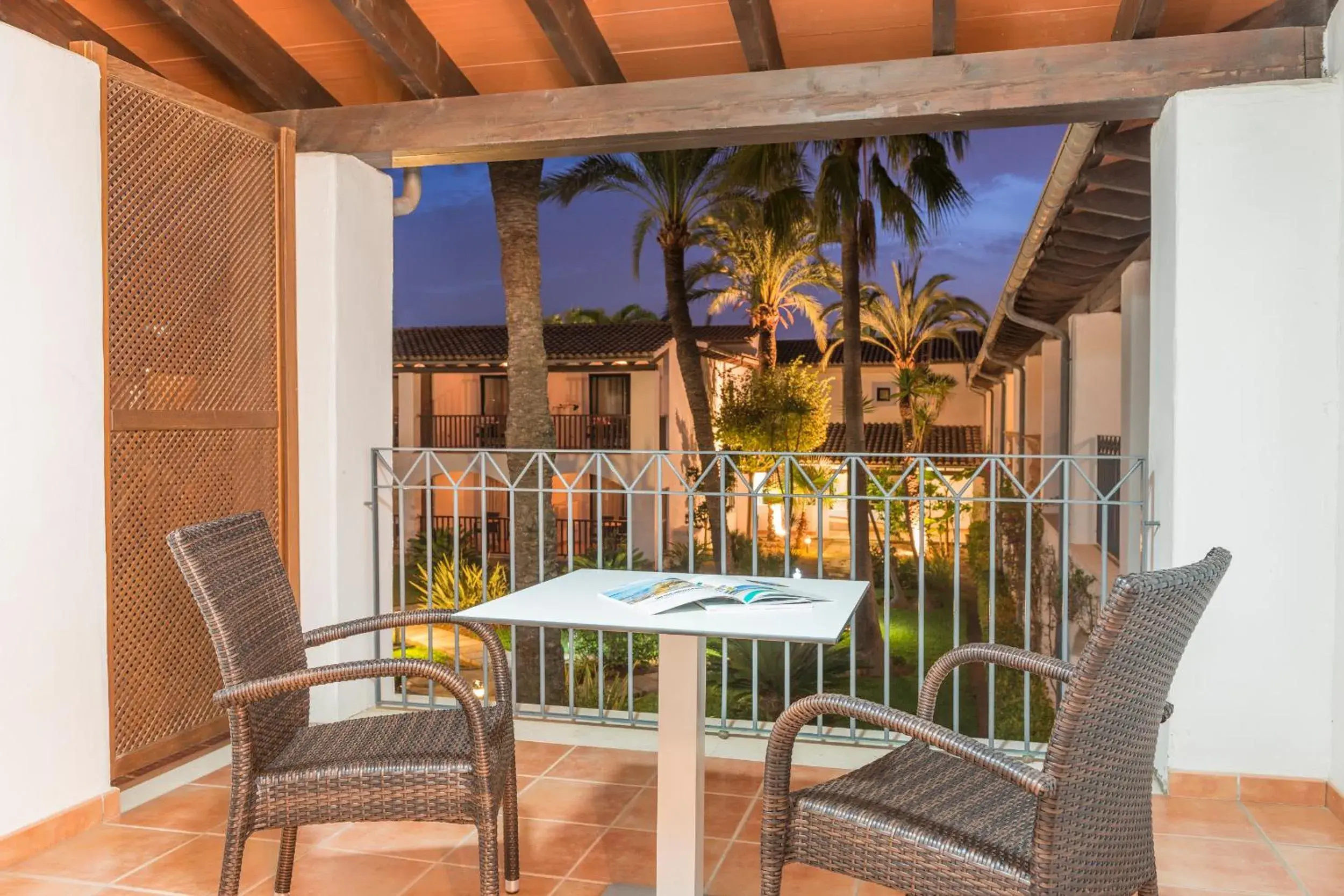 Garden view in Botel Alcudiamar - Alojamiento para Navegantes Garden view in Botel Alcudiamar - Alojamiento para Navegantes