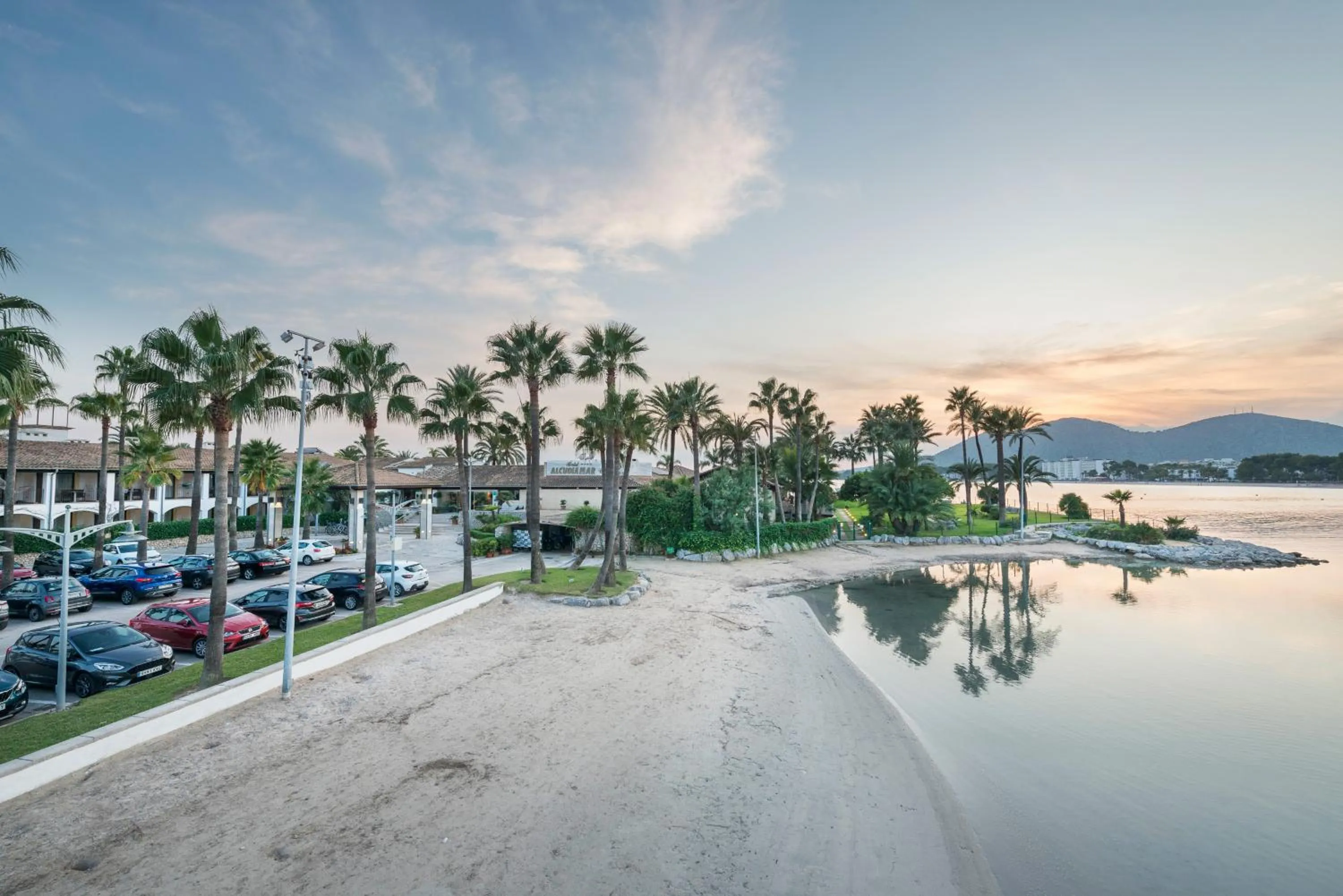 Beach in Botel Alcudiamar - Alojamiento para Navegantes