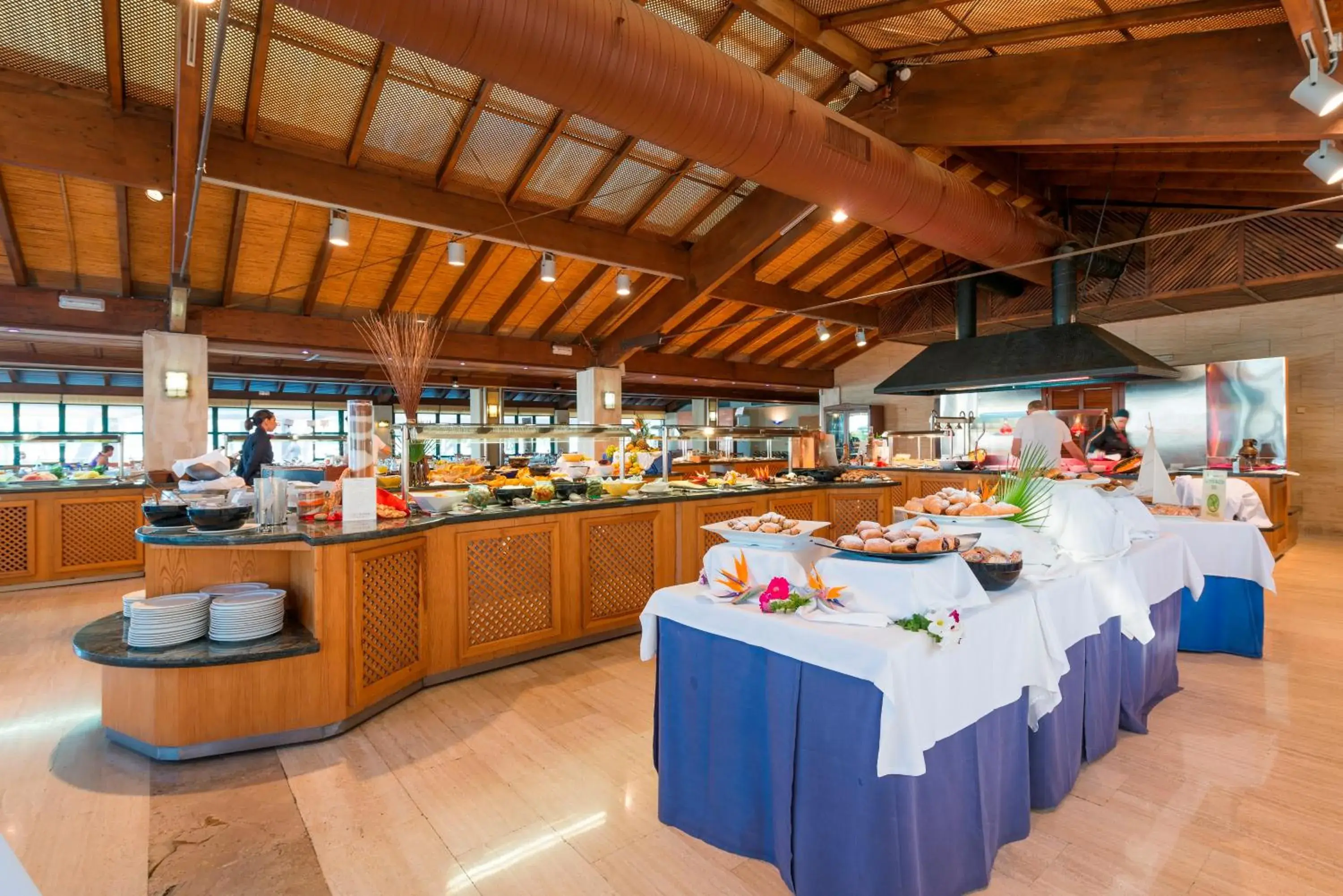 Restaurant/places to eat in Botel Alcudiamar - Alojamiento para Navegantes Restaurant/places to eat in Botel Alcudiamar - Alojamiento para Navegantes