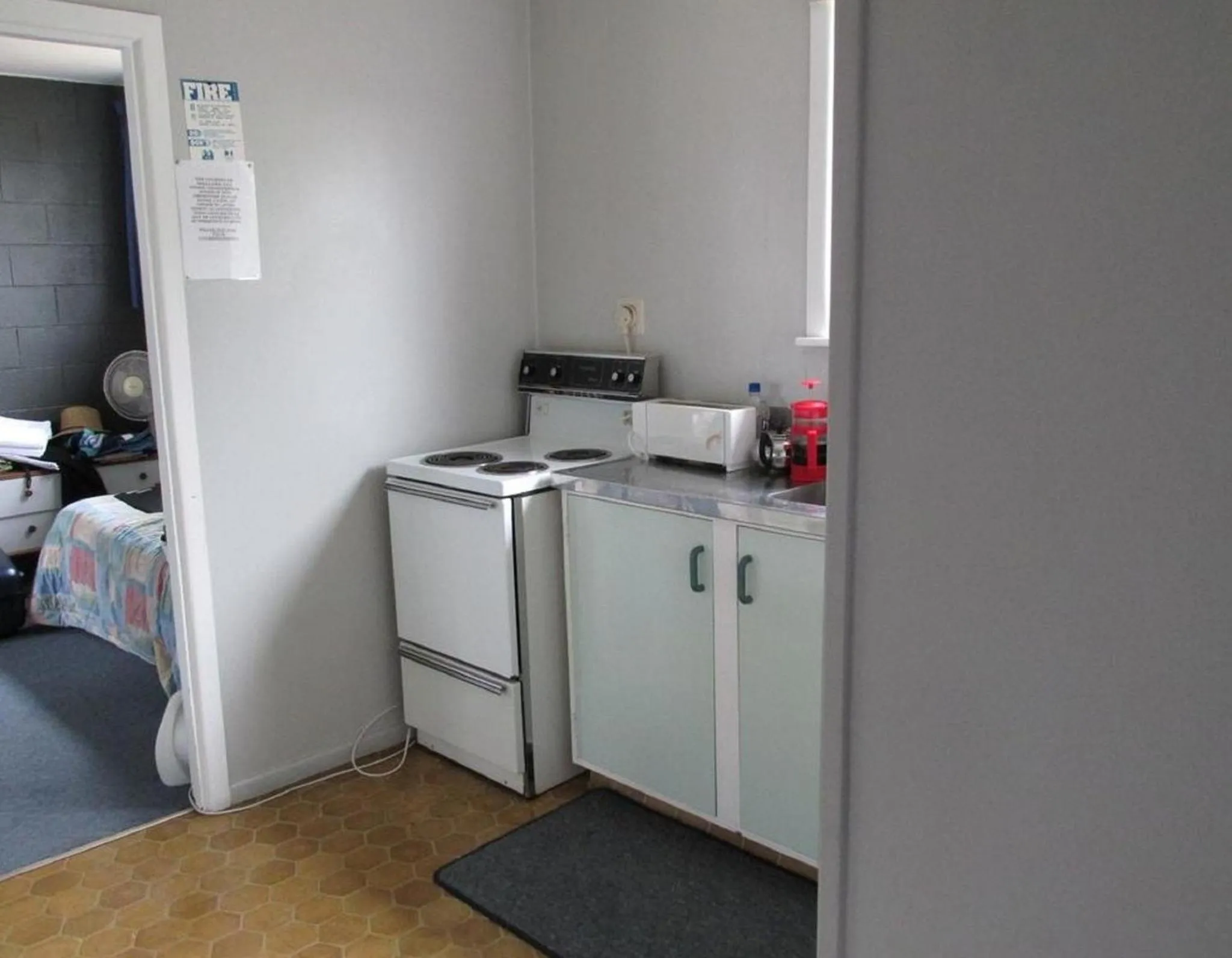 Kitchen or kitchenette in Camberley Court Motel
