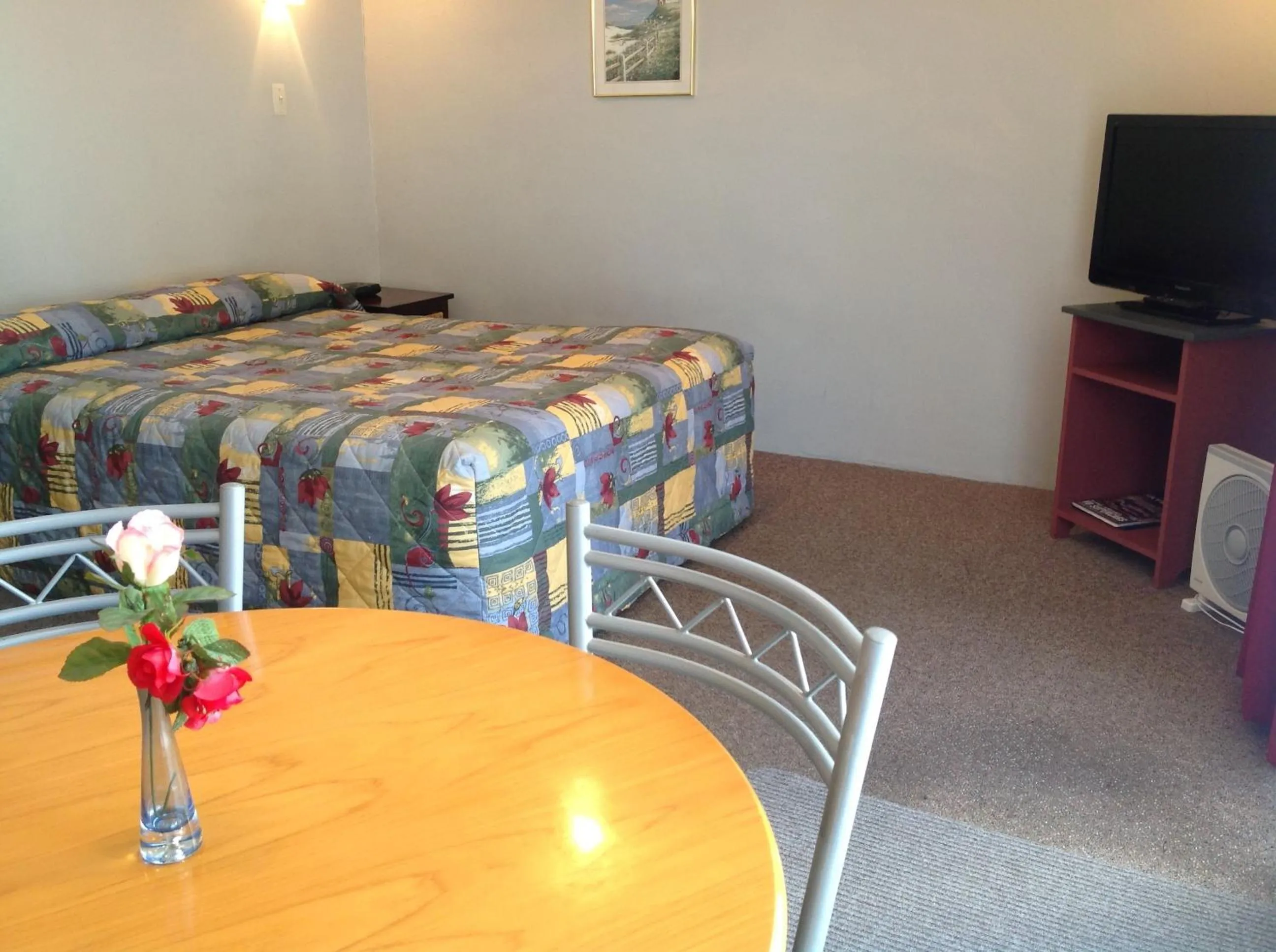 Dining area in Camberley Court Motel