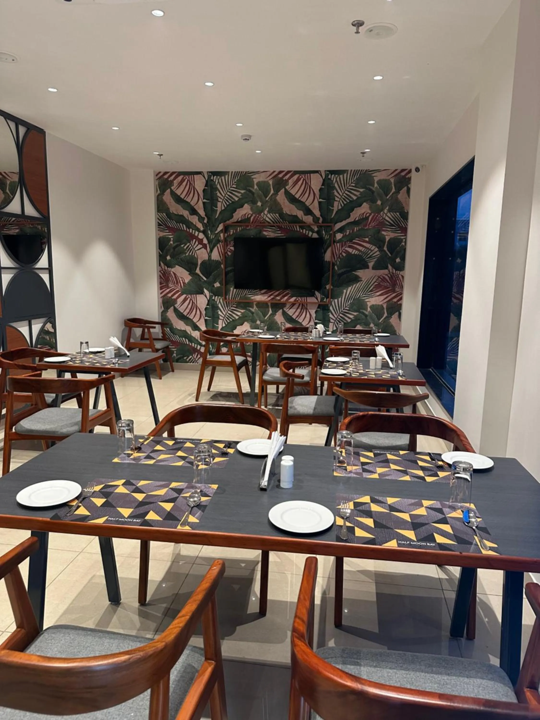 Restaurant/places to eat in The Citi Residenci Hotel, Banskopa