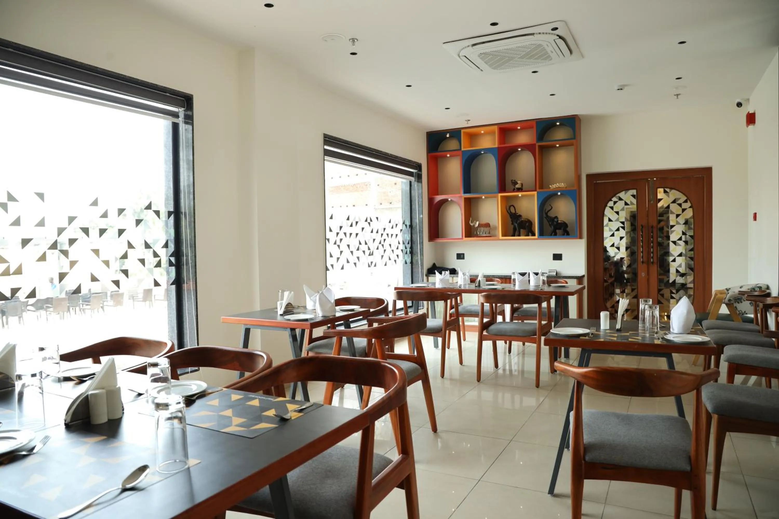 Restaurant/places to eat in The Citi Residenci Hotel, Banskopa