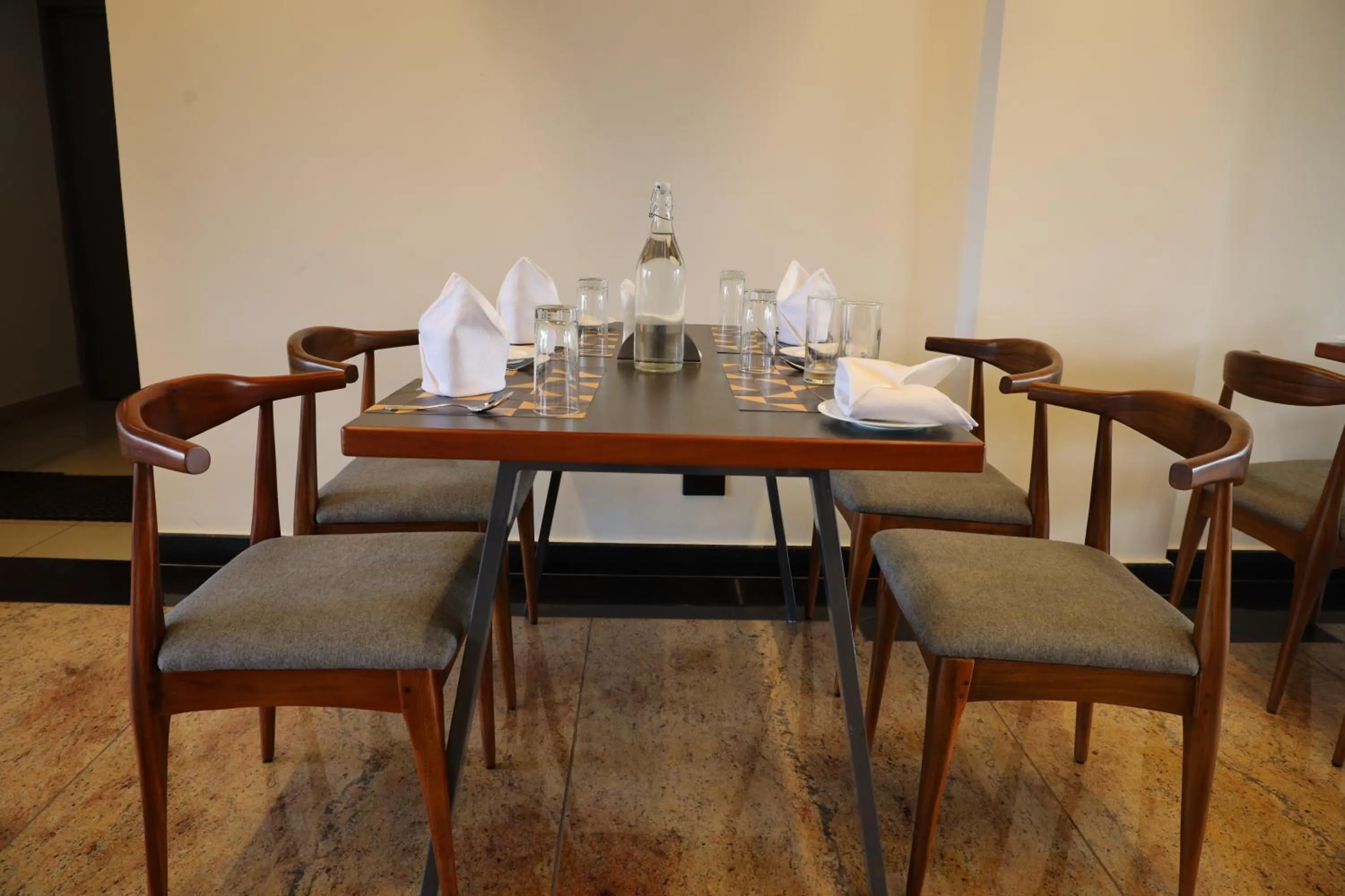 Restaurant/places to eat in The Citi Residenci Hotel, Banskopa