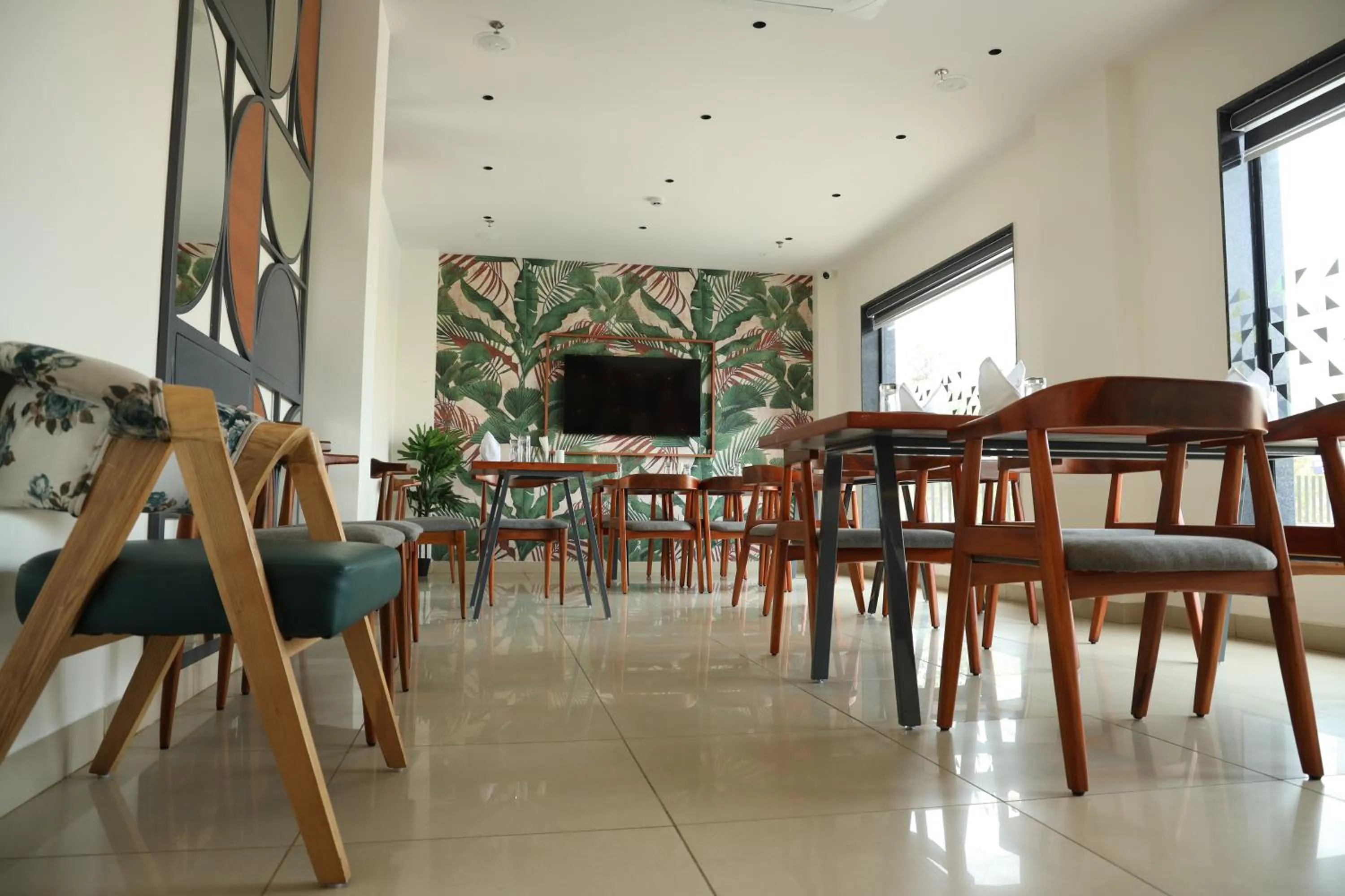 Restaurant/places to eat in The Citi Residenci Hotel, Banskopa