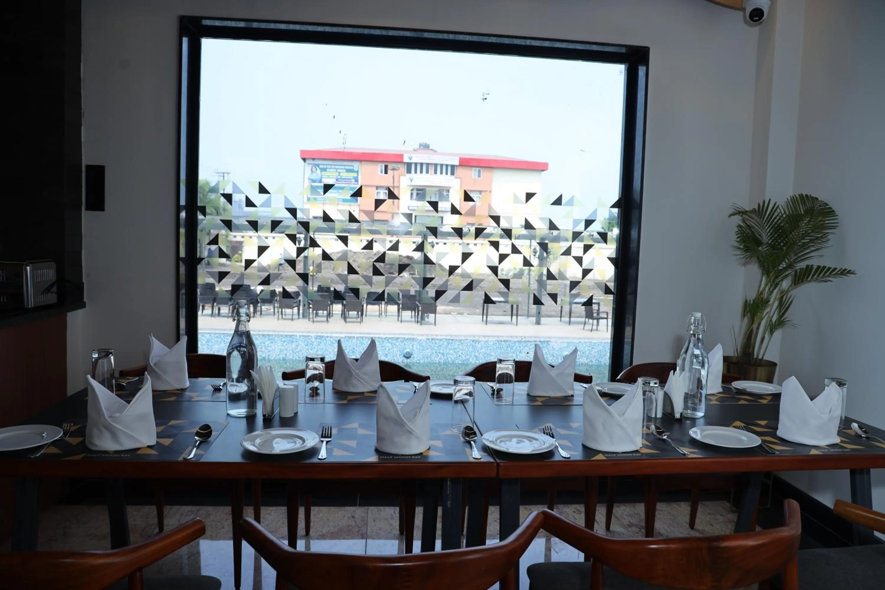 Restaurant/places to eat in The Citi Residenci Hotel, Banskopa