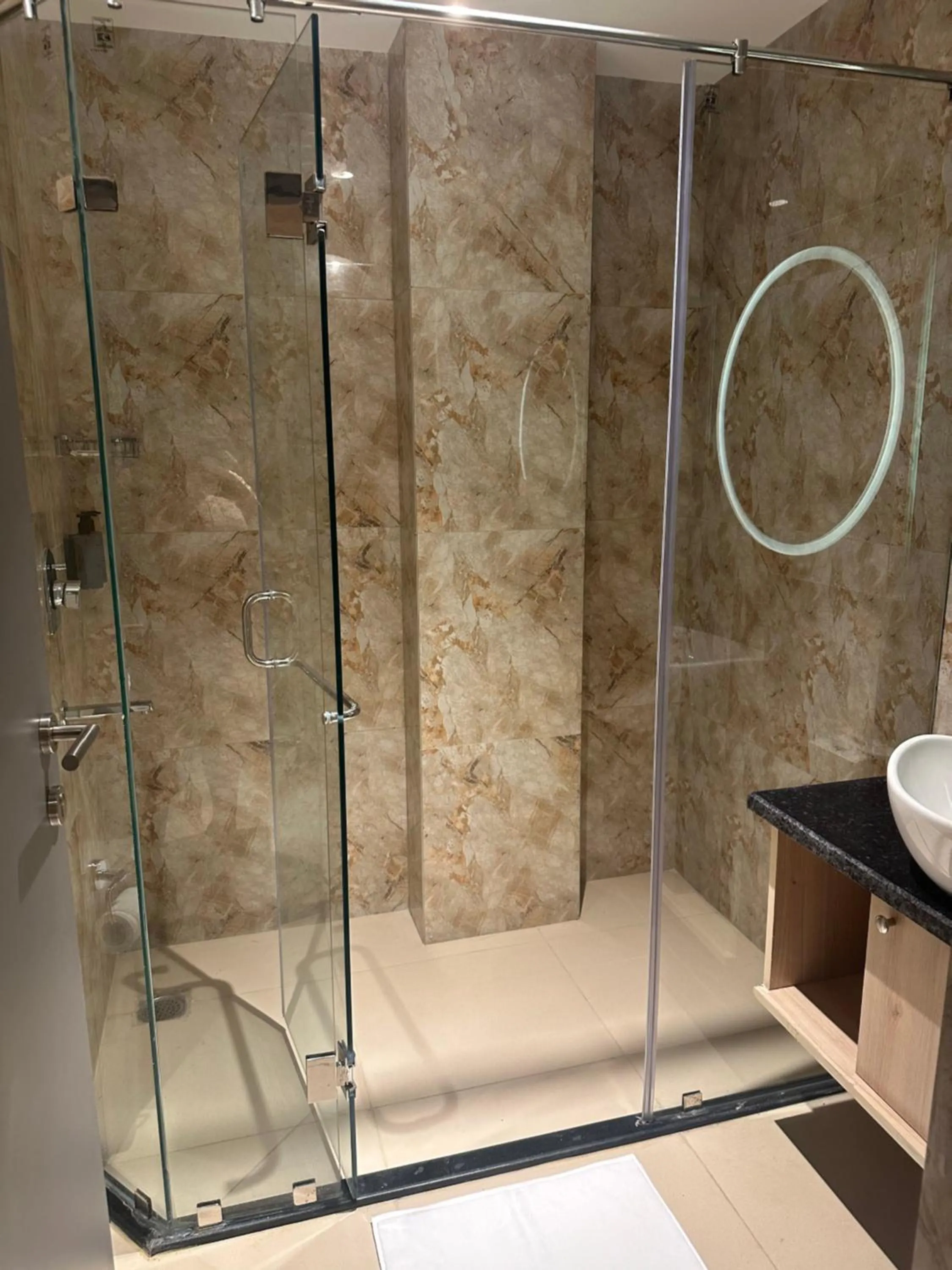 Bathroom in The Citi Residenci Hotel, Banskopa