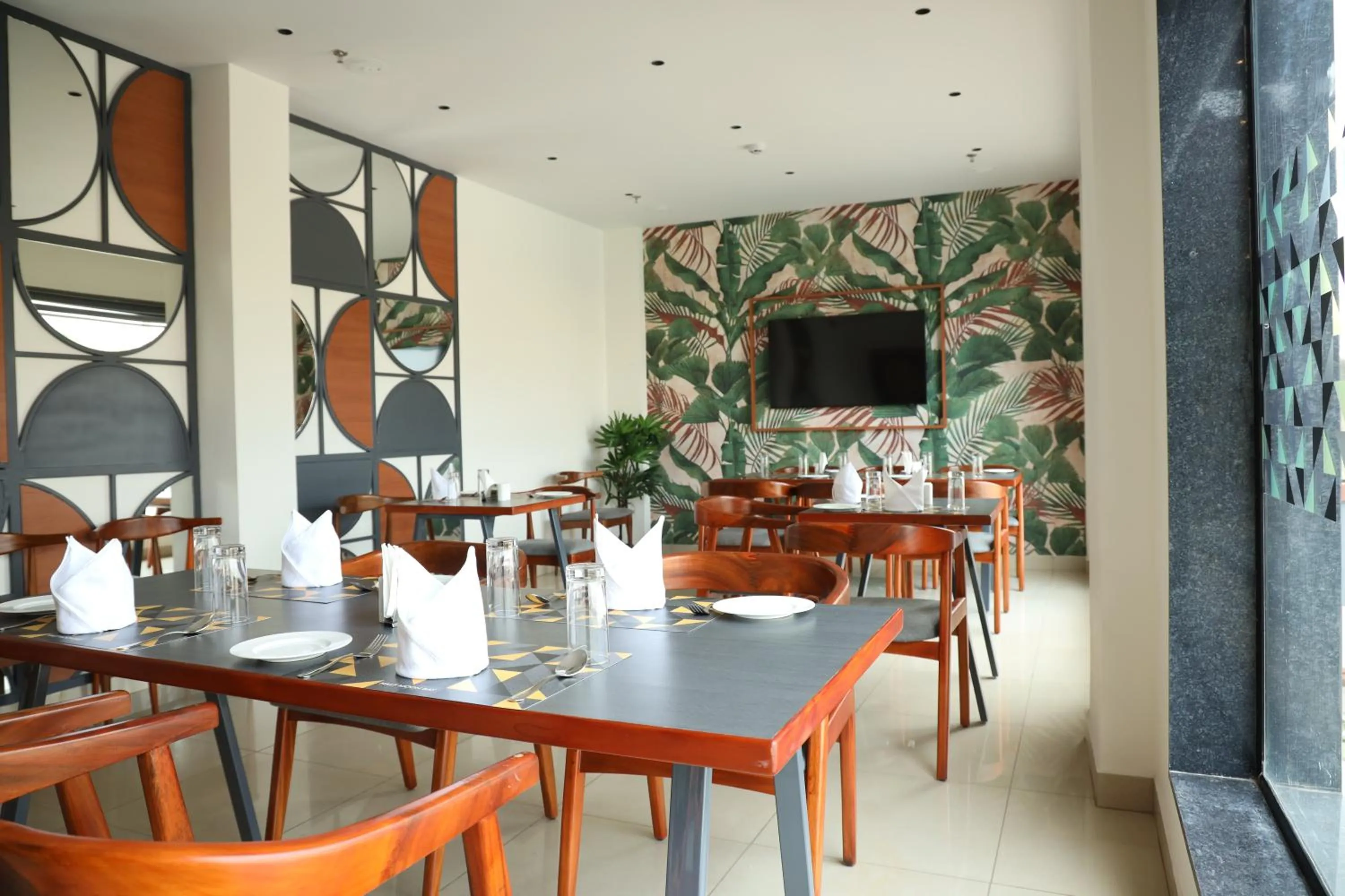 Restaurant/places to eat in The Citi Residenci Hotel, Banskopa