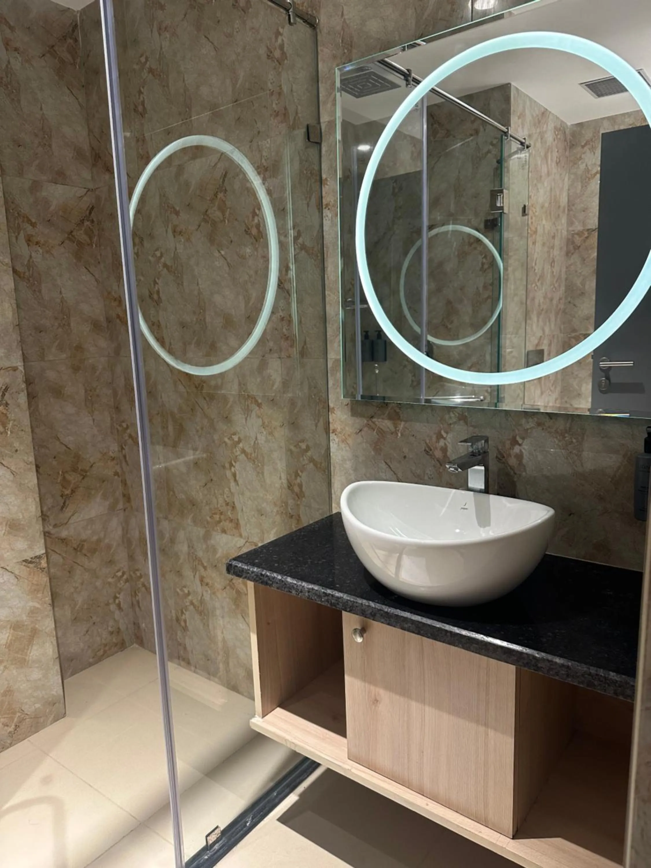 Bathroom in The Citi Residenci Hotel, Banskopa