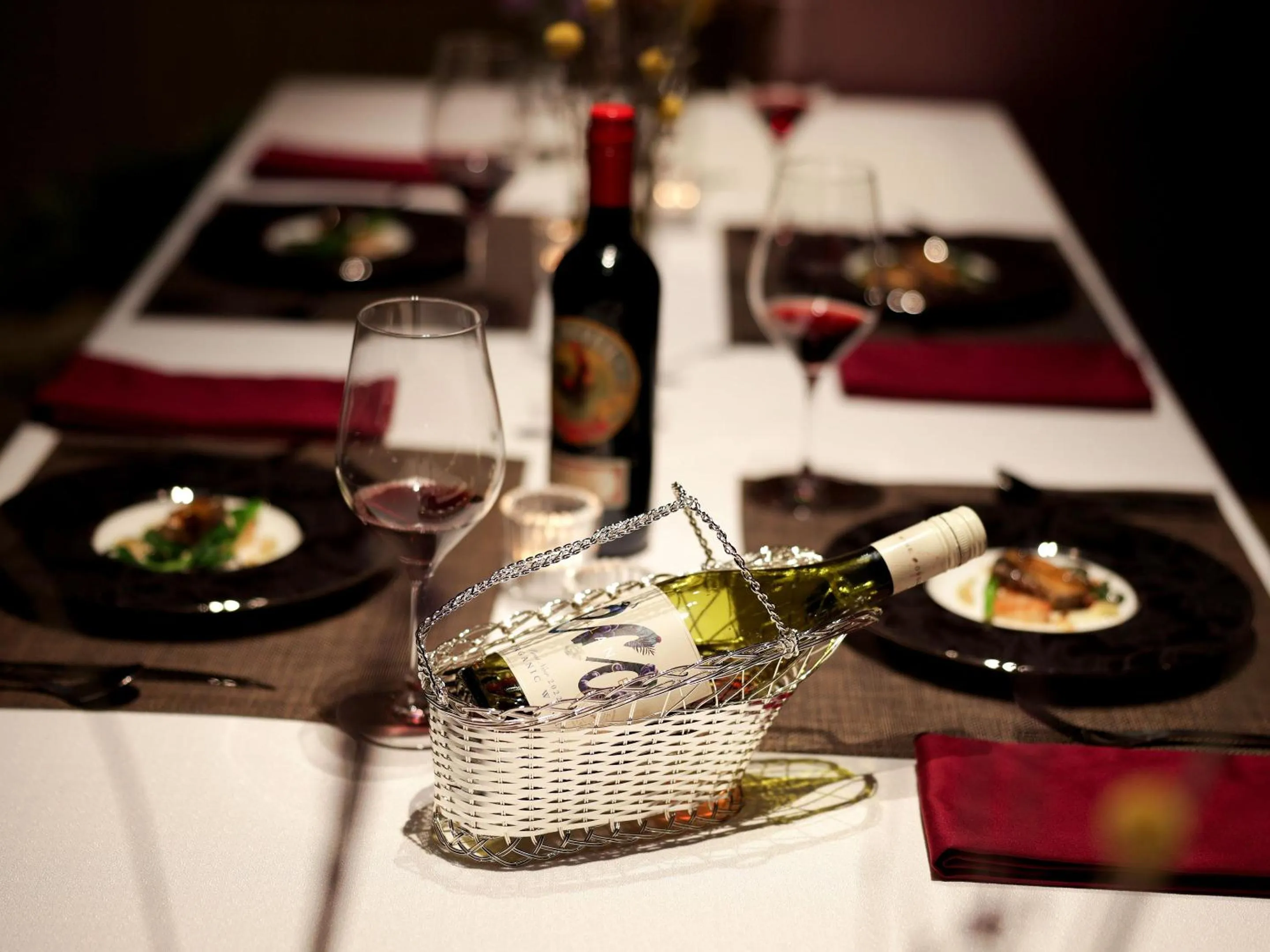 Restaurant/places to eat in Executive Suite SUIREI