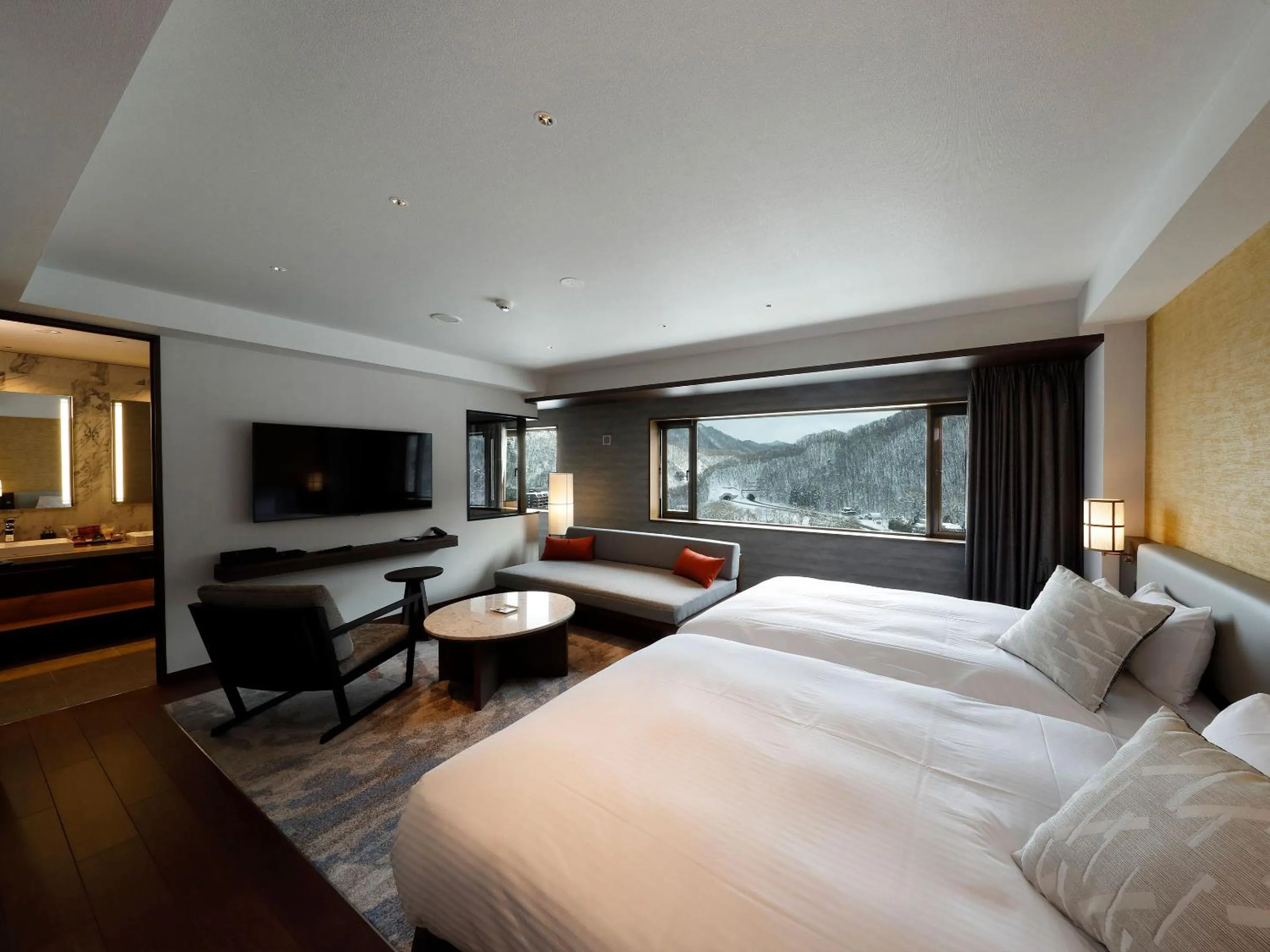 Photo of the whole room, Bed in Executive Suite SUIREI