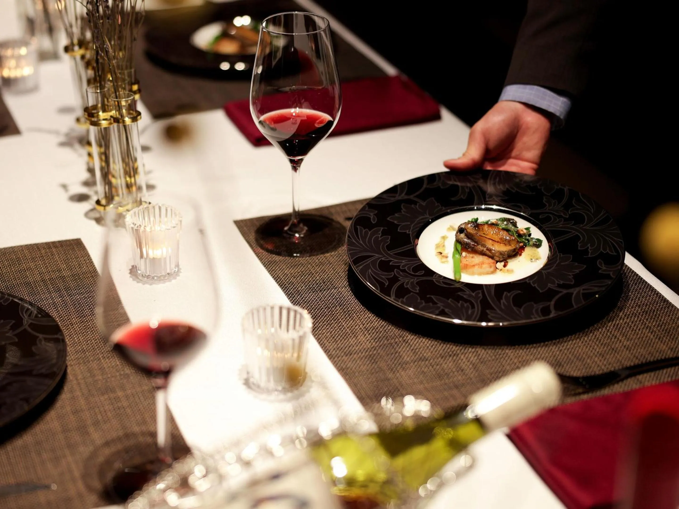 Restaurant/places to eat in Executive Suite SUIREI