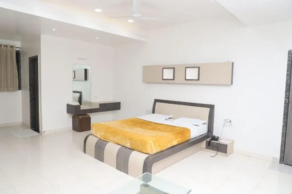 Bedroom, Bed in The Byke Embassy - Surat Bedroom, Bed in The Byke Embassy - Surat