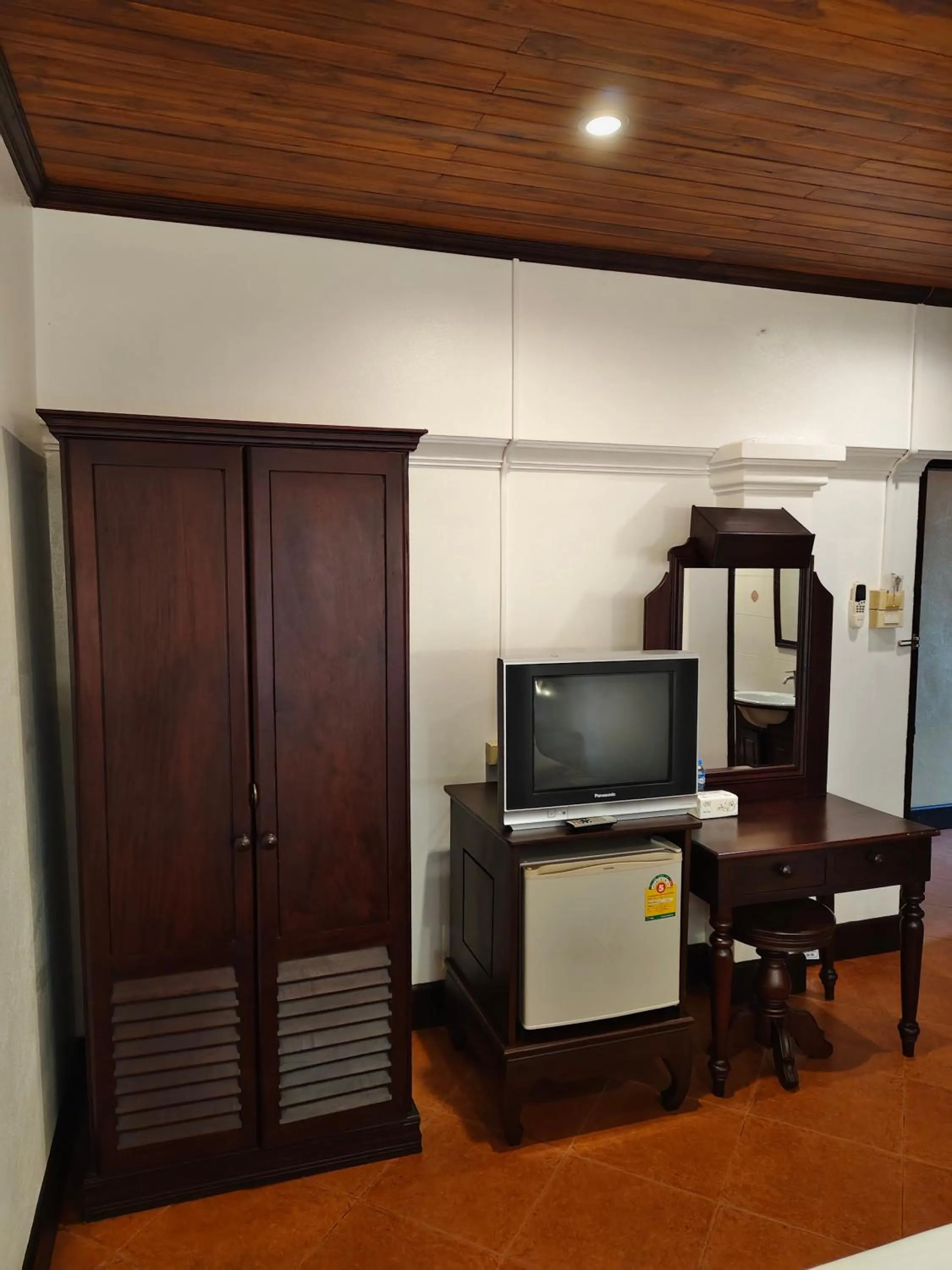 TV and multimedia in Bouakham Chanthasack Guesthouse