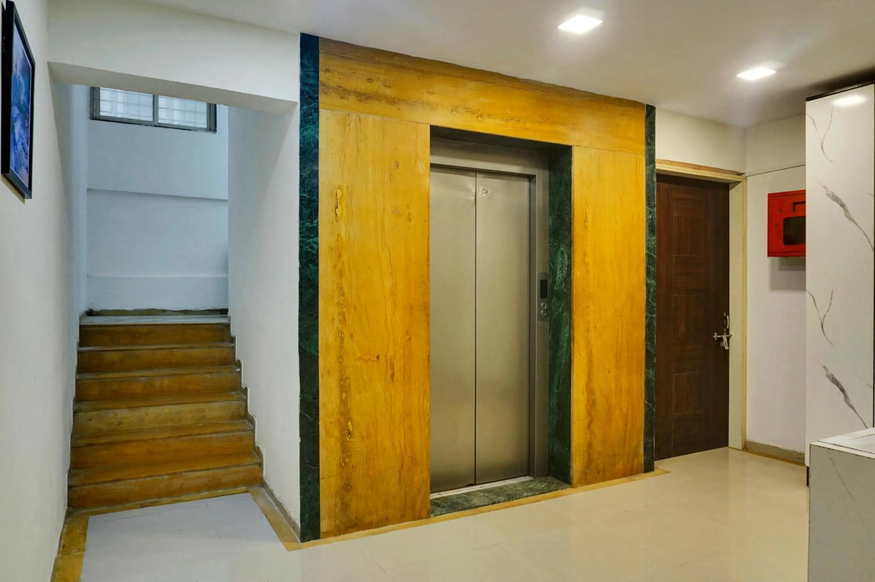 elevator in Hotel Orchard Park